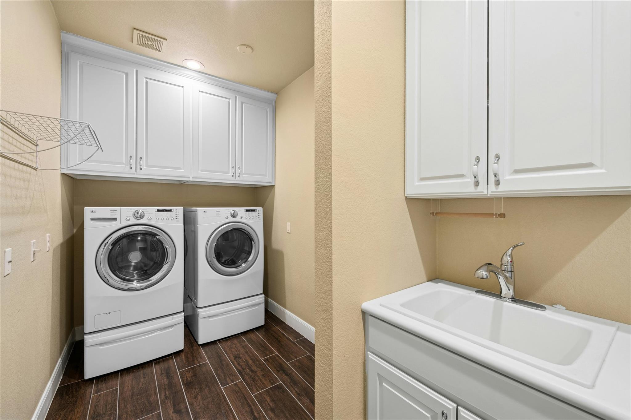 215 Goose Island Dr, Georgetown, TX 78633