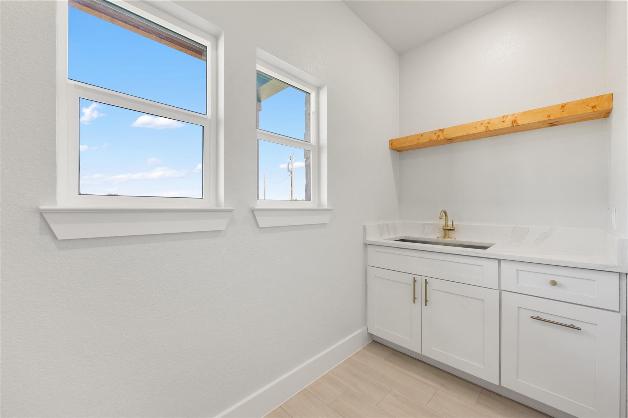 269 Brenham St, McDade, TX 78650