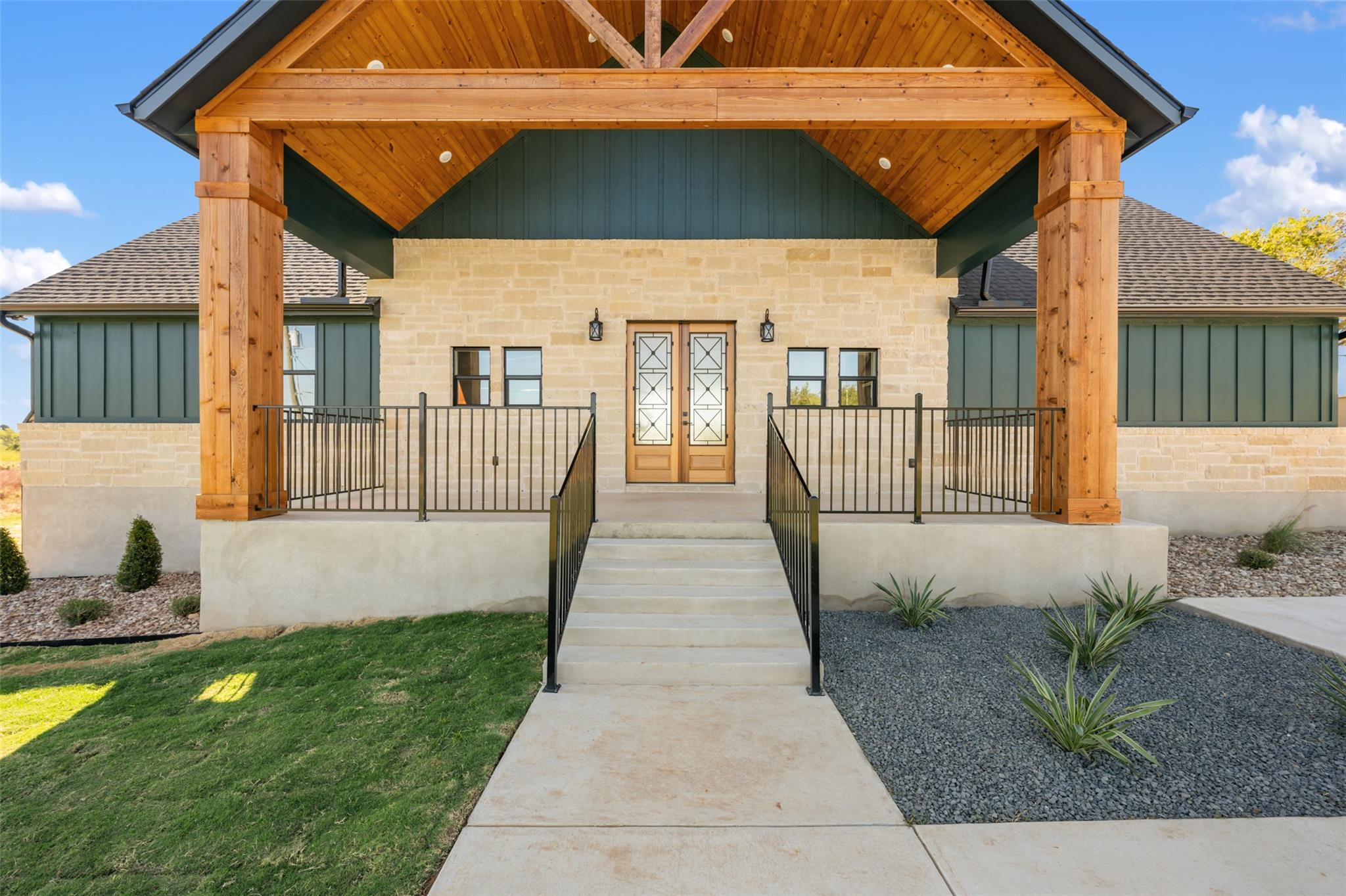 269 Brenham St, McDade, TX 78650