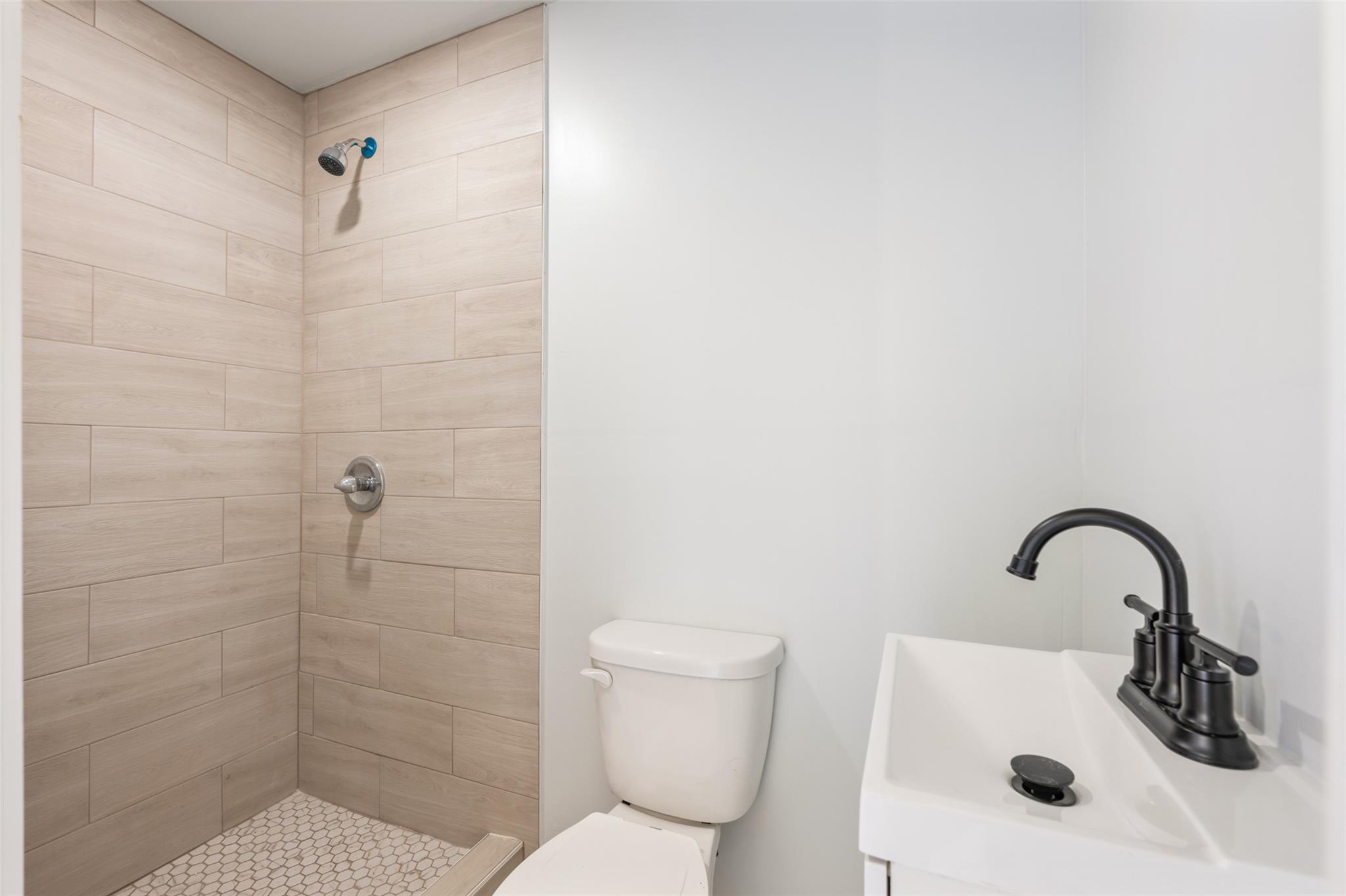 269 Brenham St, McDade, TX 78650