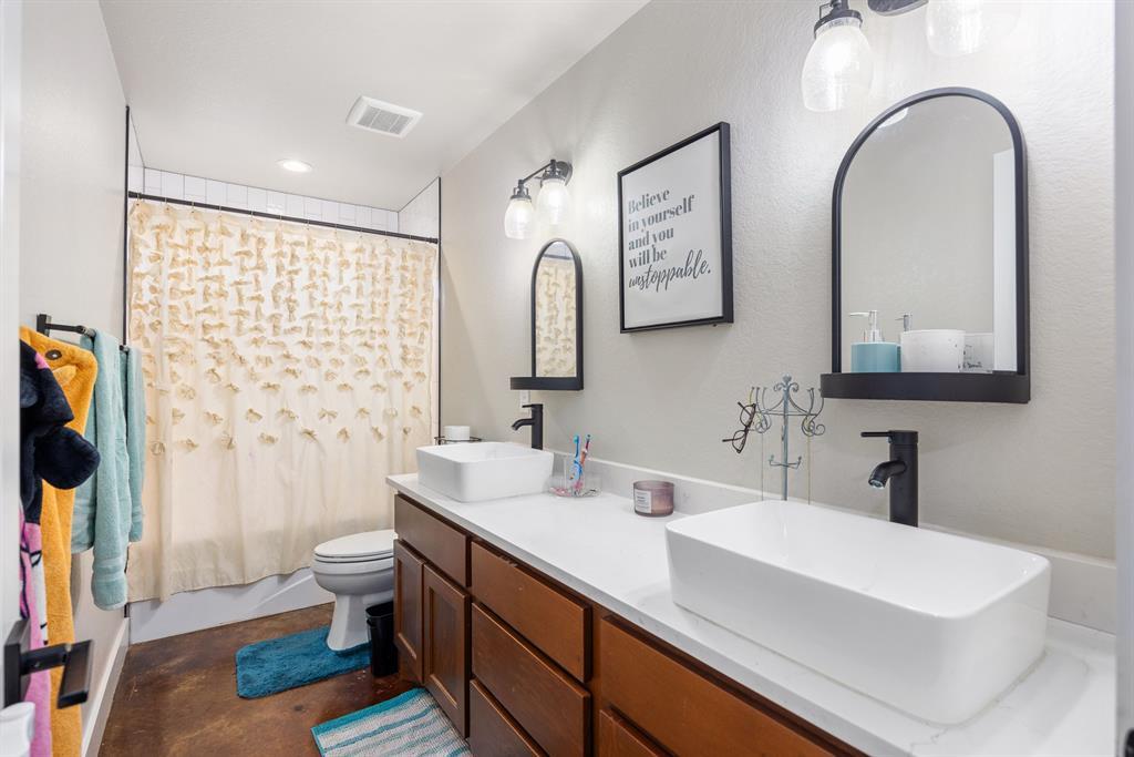 300 Kiowa Creek Trl, Fredericksburg, TX 78624