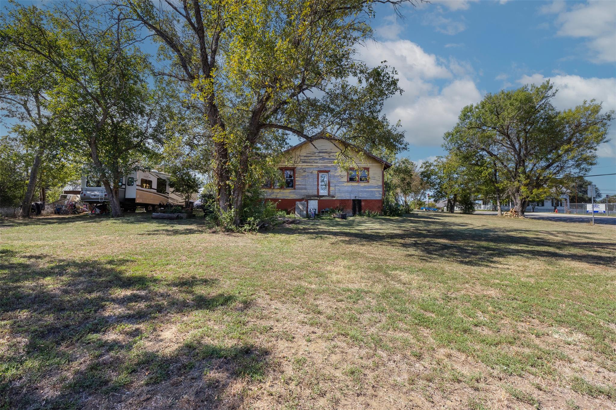 201 S Porter Street, Caldwell, TX 77836