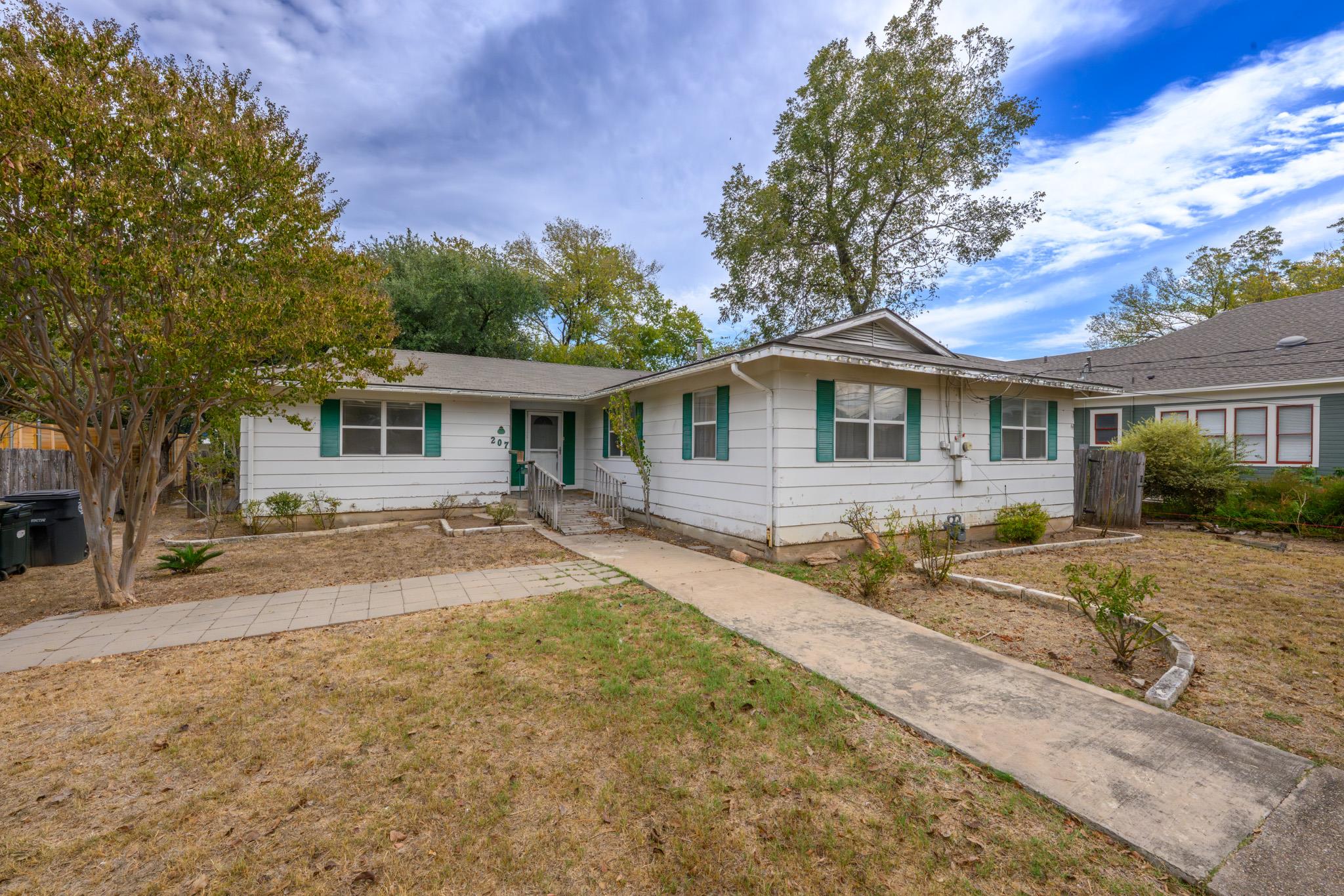 207 W 17th St, Georgetown, TX 78626