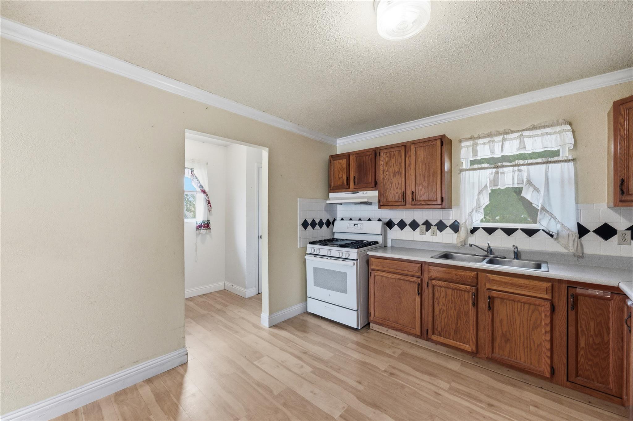 207 W 17th St, Georgetown, TX 78626