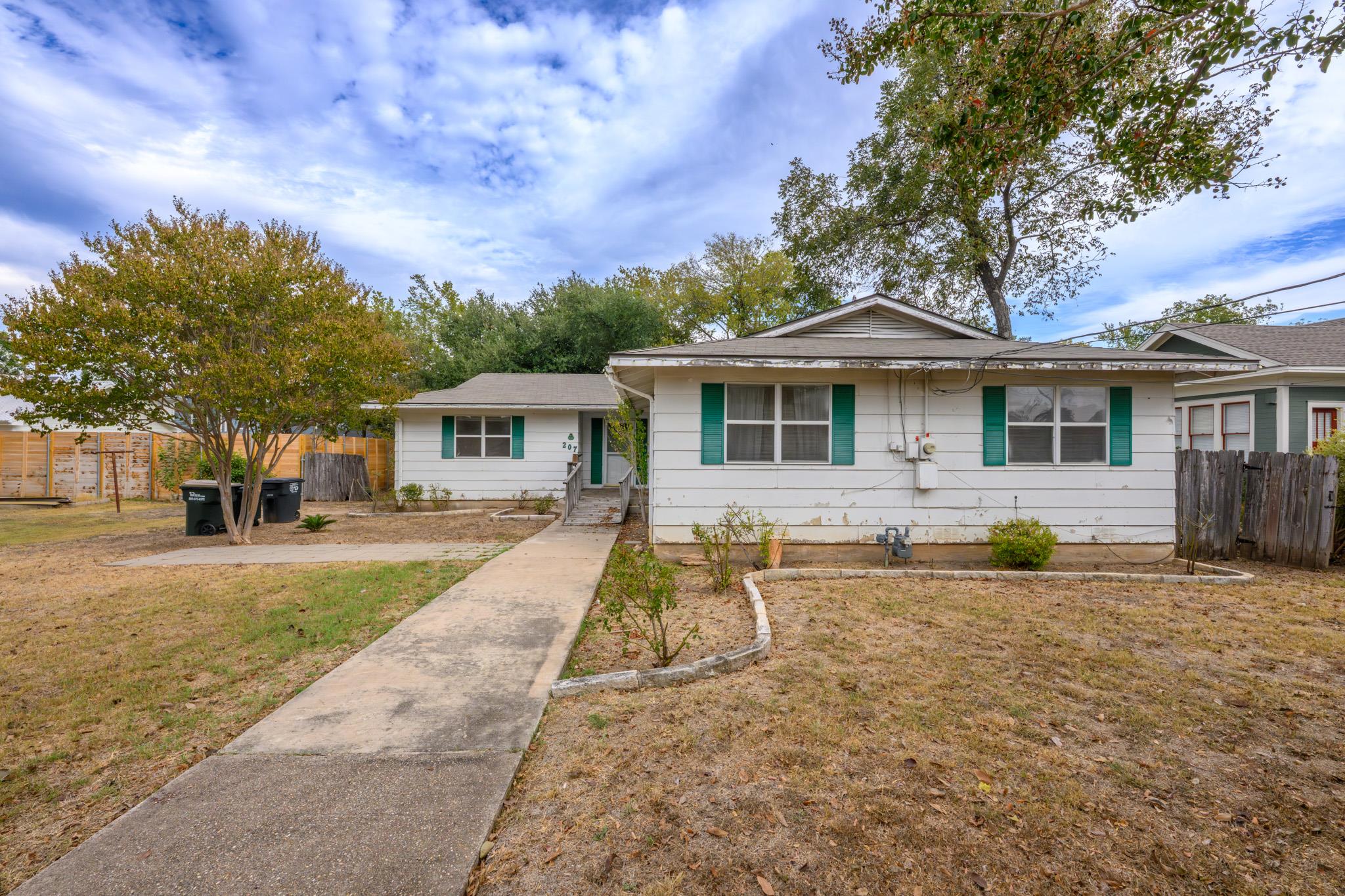 207 W 17th St, Georgetown, TX 78626