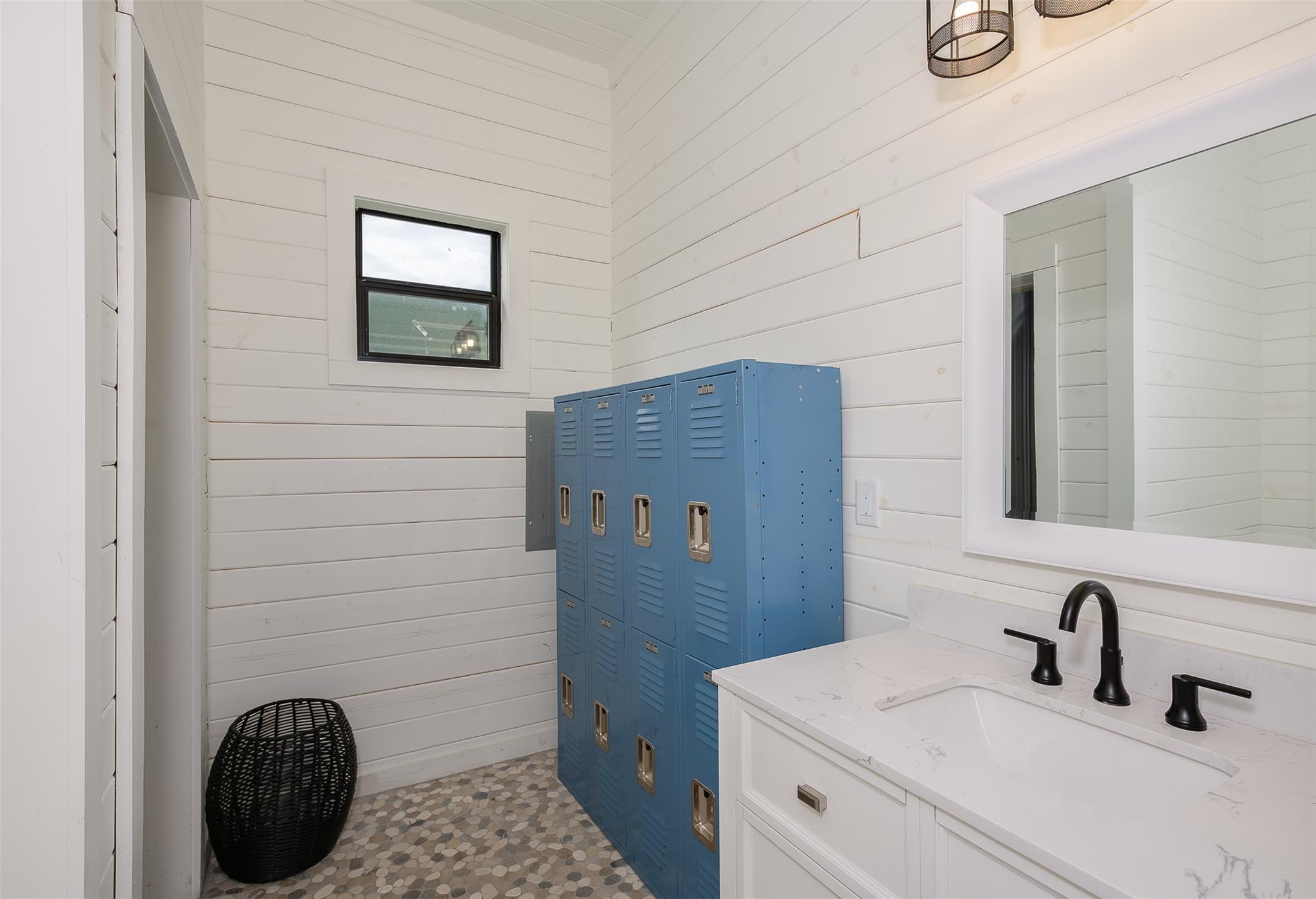 2543 FM 975, Caldwell, TX 77836