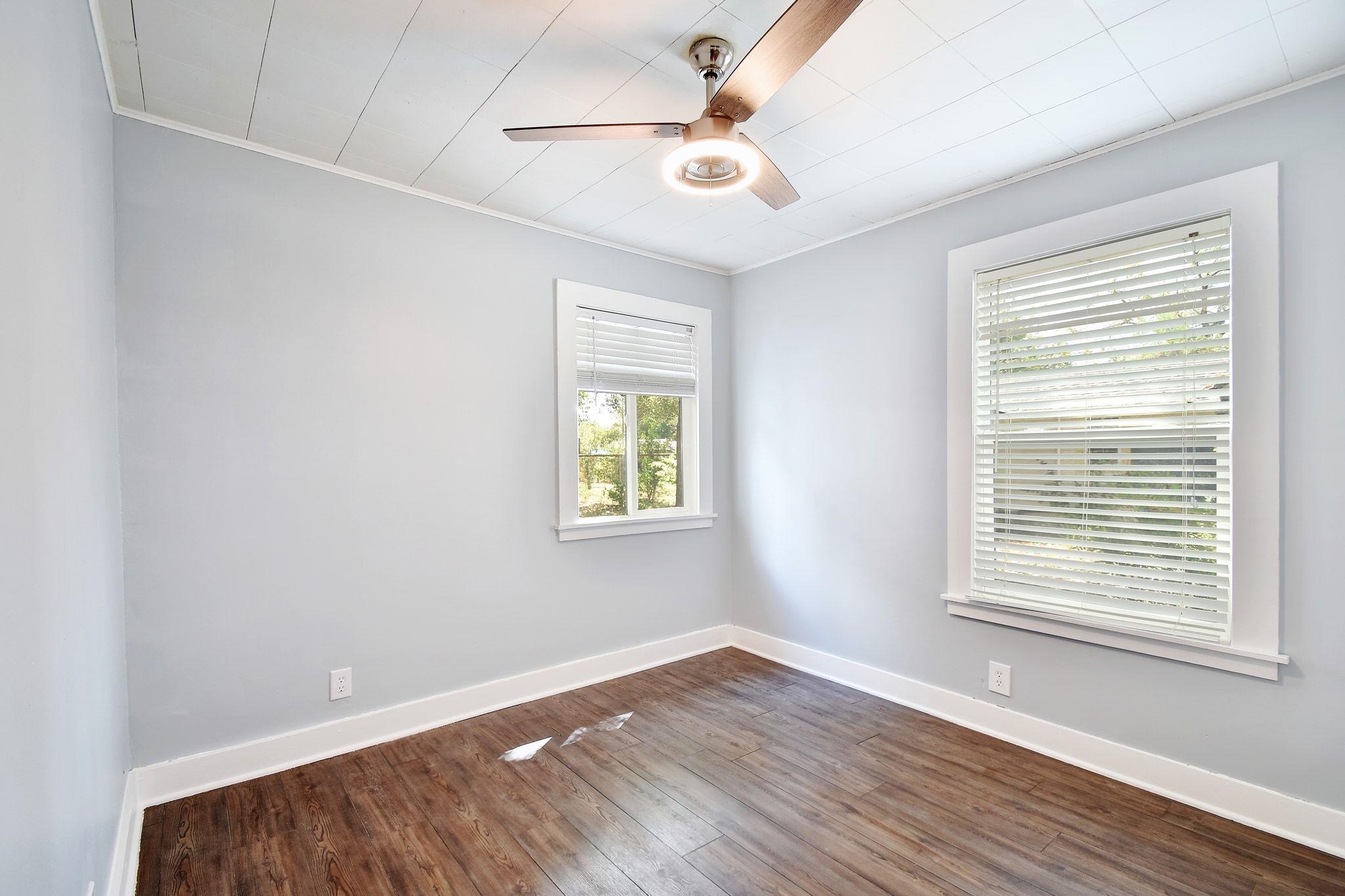 717 S Laurel Ave, Luling, TX 78648