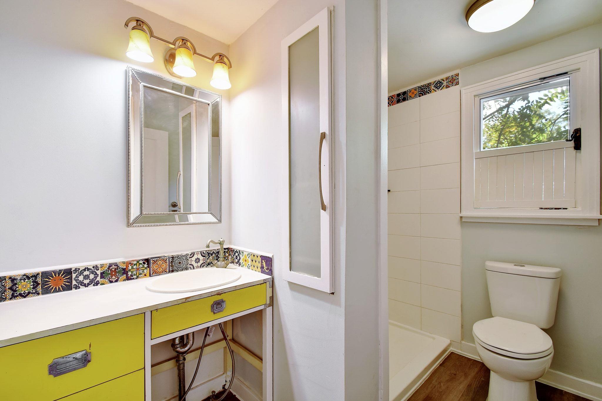 717 S Laurel Ave, Luling, TX 78648