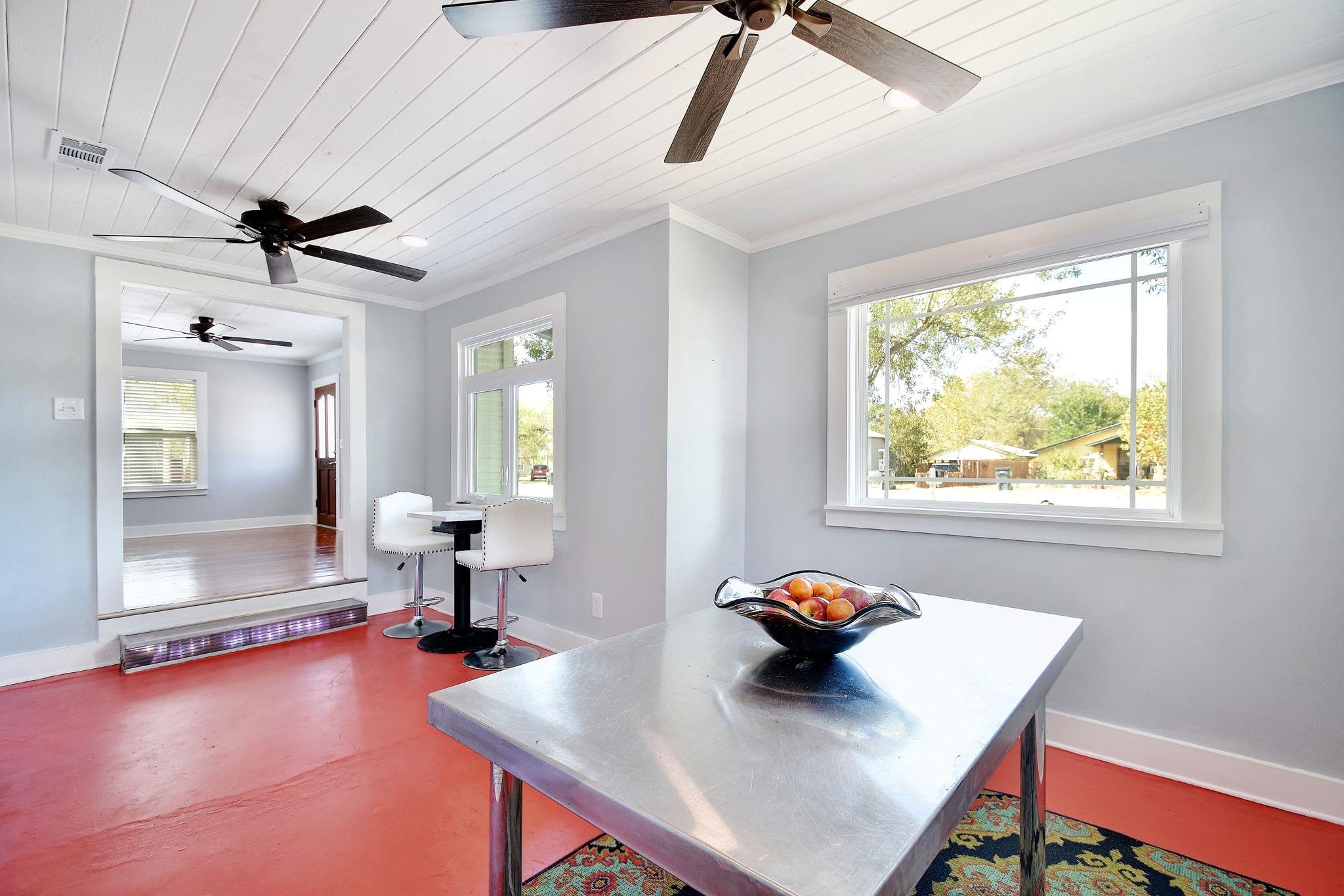 717 S Laurel Ave, Luling, TX 78648