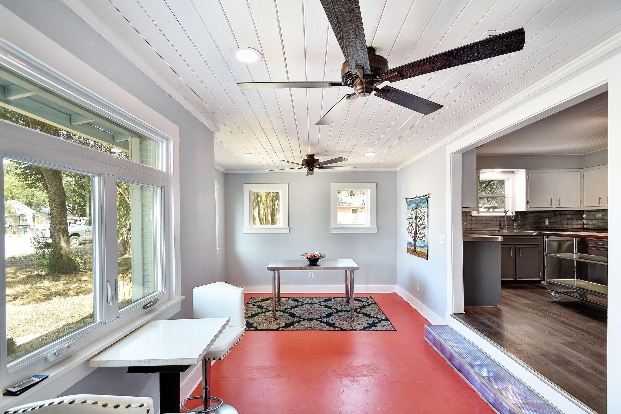 717 S Laurel Ave, Luling, TX 78648