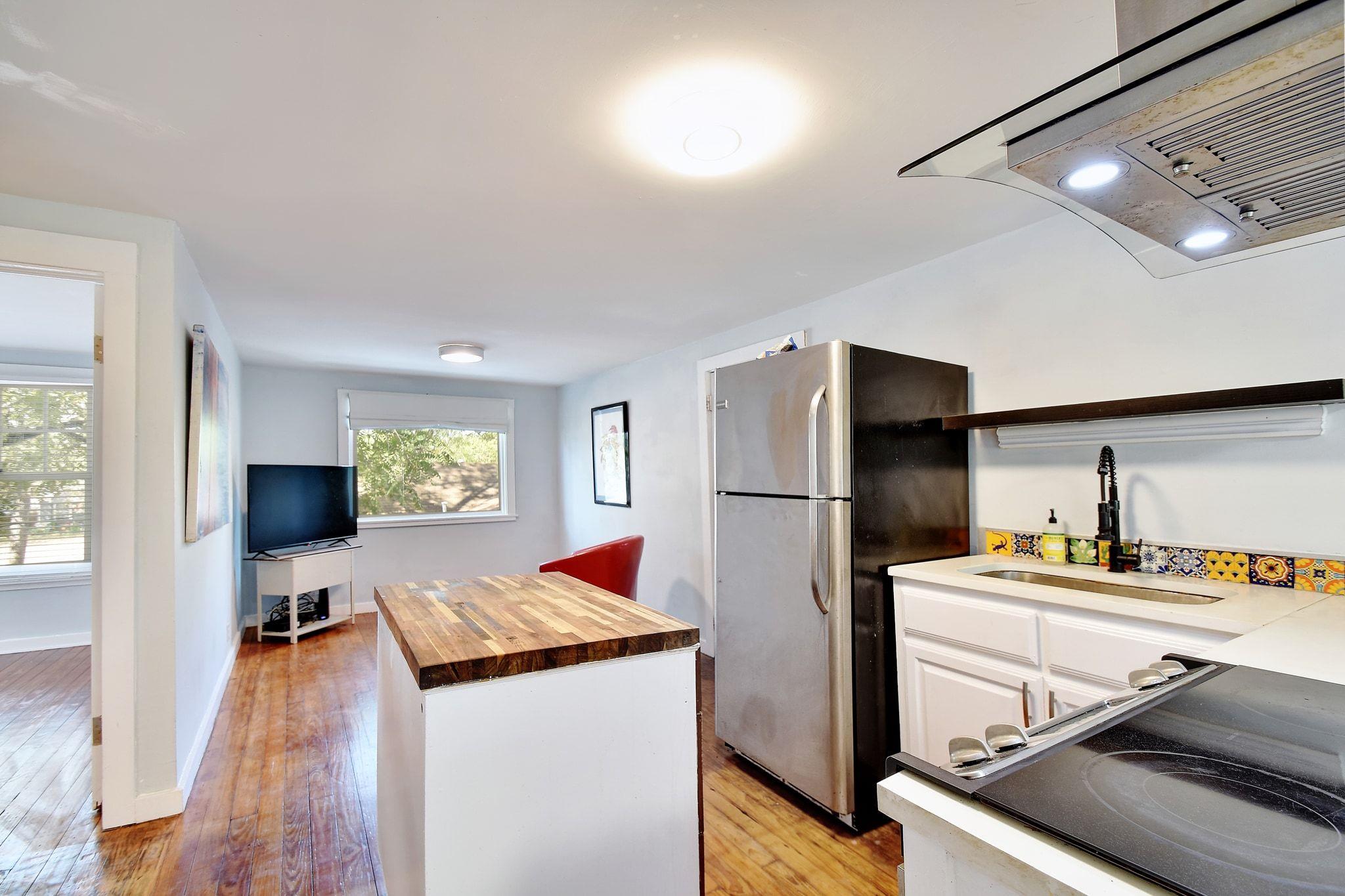 717 S Laurel Ave, Luling, TX 78648