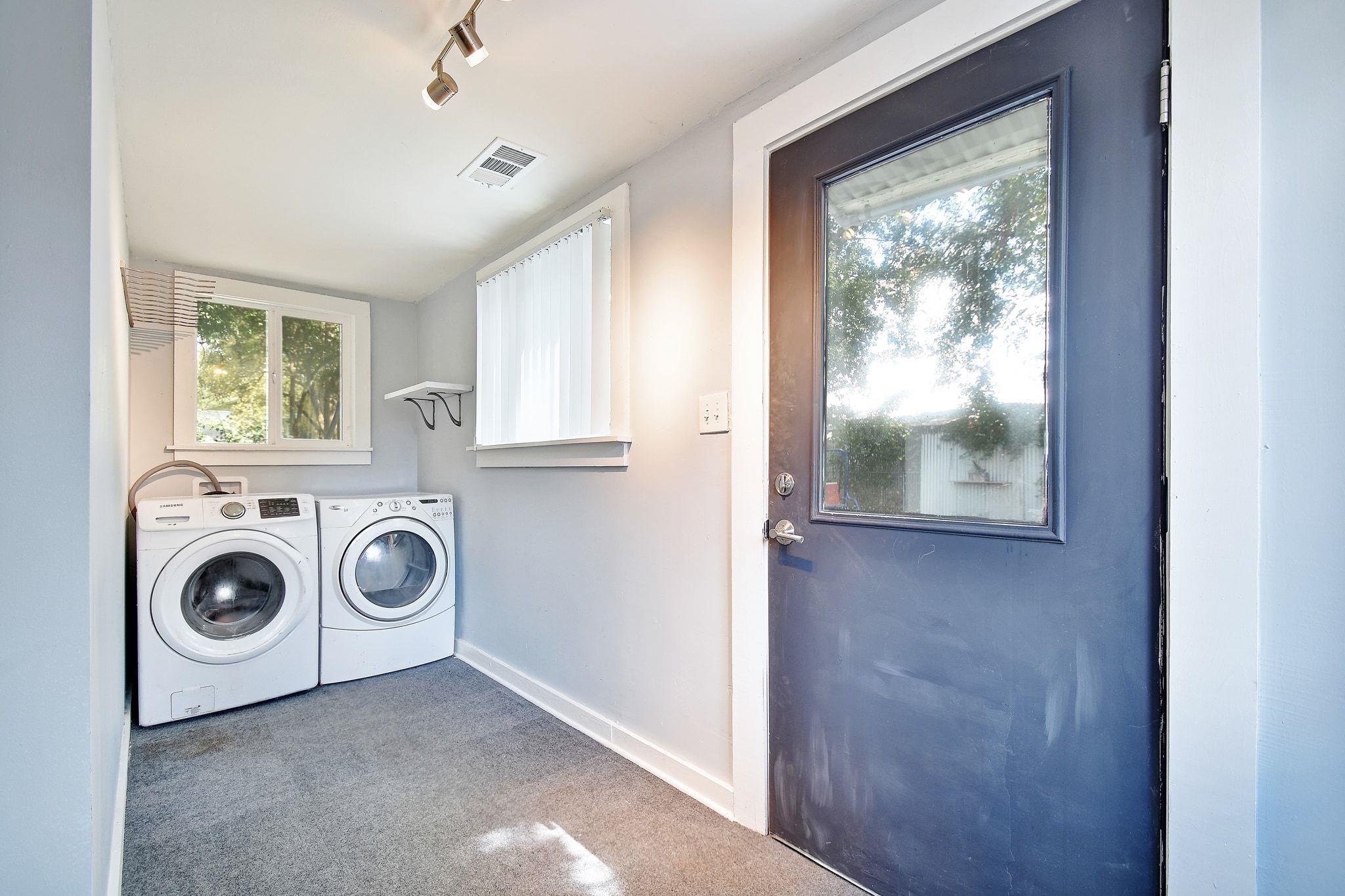 717 S Laurel Ave, Luling, TX 78648