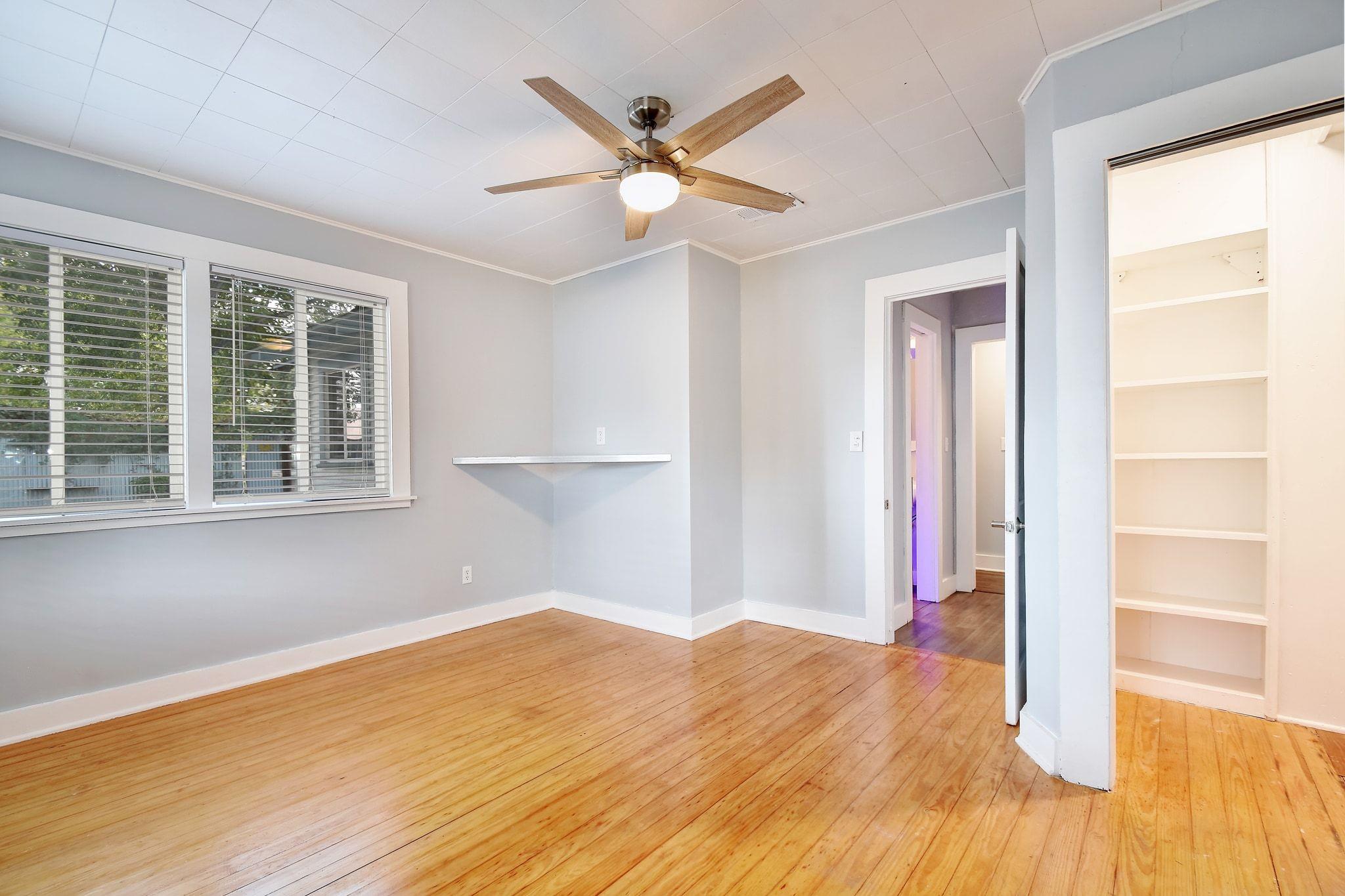 717 S Laurel Ave, Luling, TX 78648