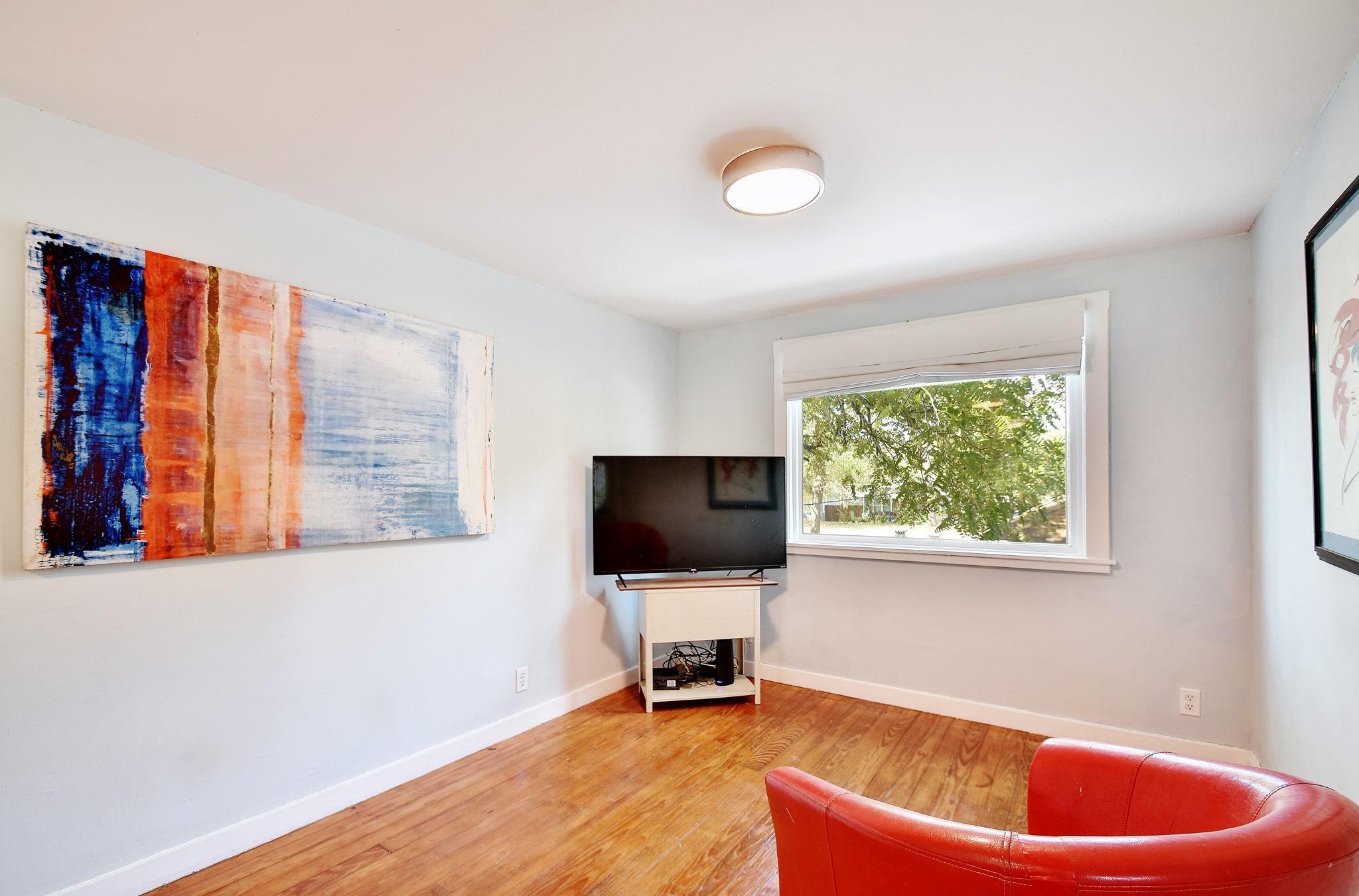 717 S Laurel Ave, Luling, TX 78648