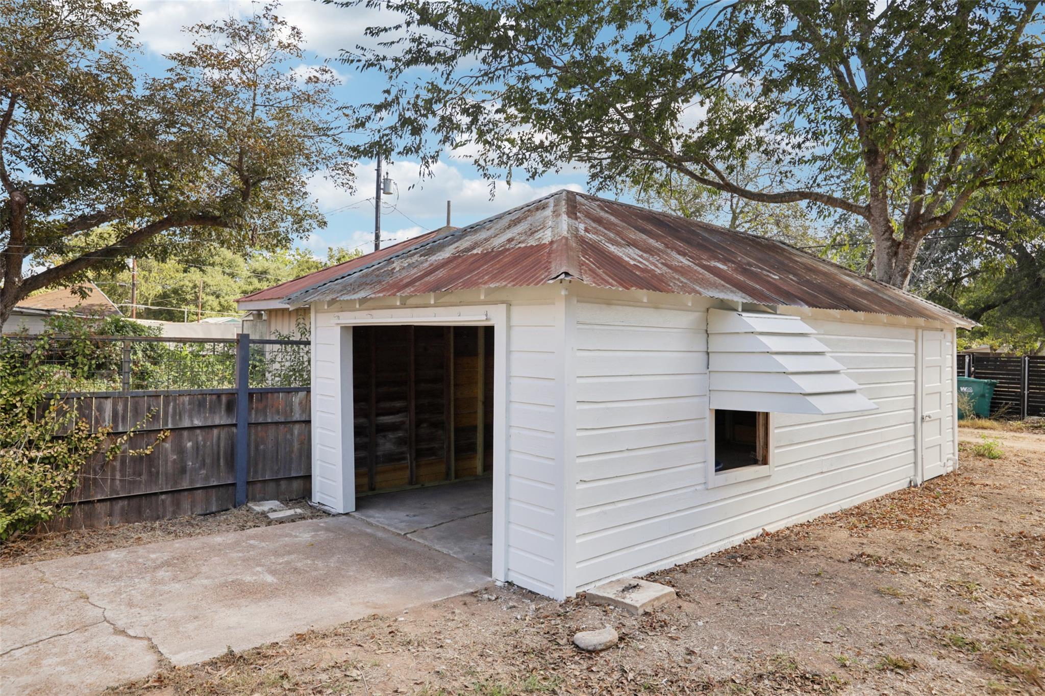 602 Short St, Smithville, TX 78957