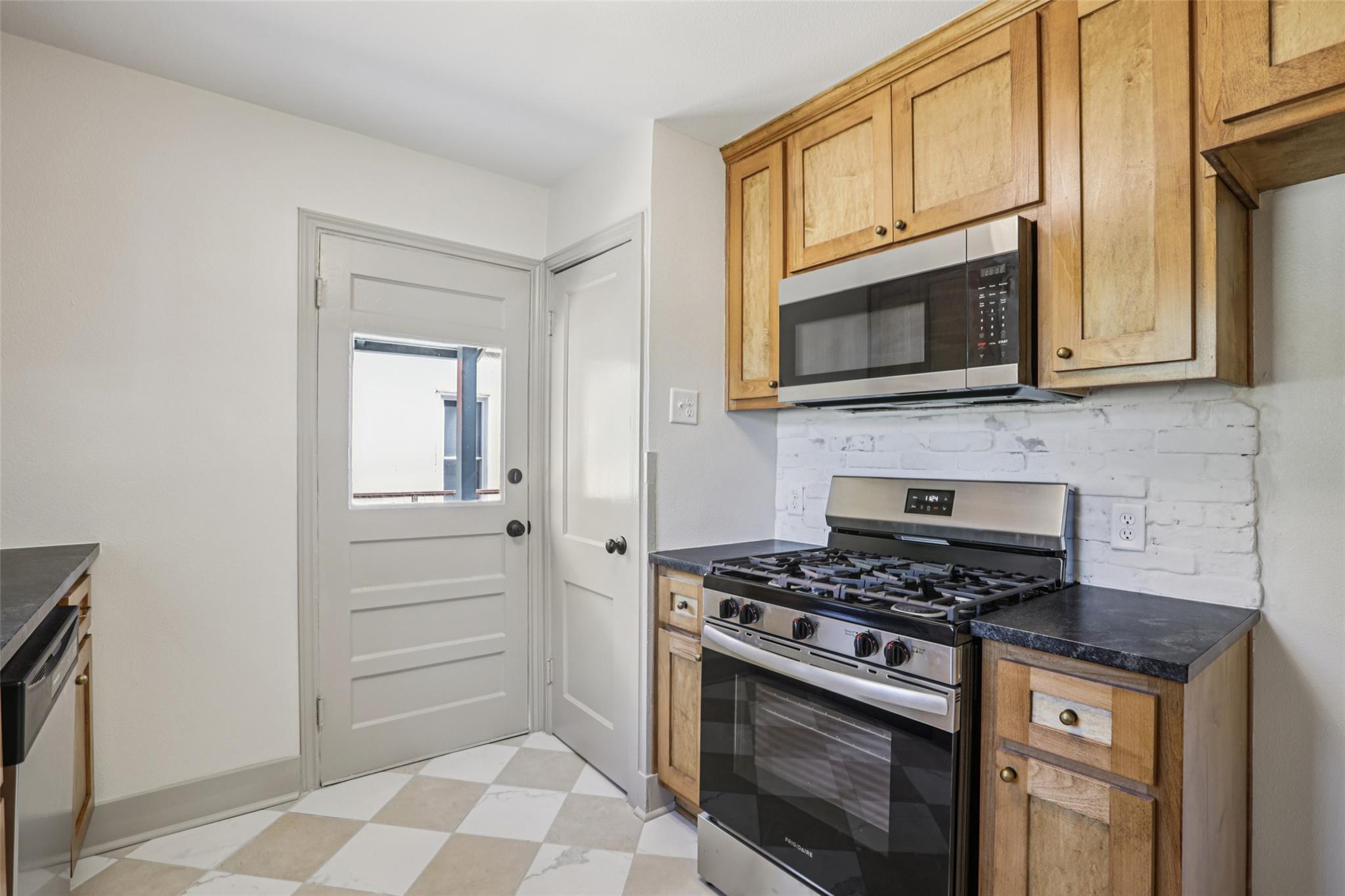 602 Short St, Smithville, TX 78957