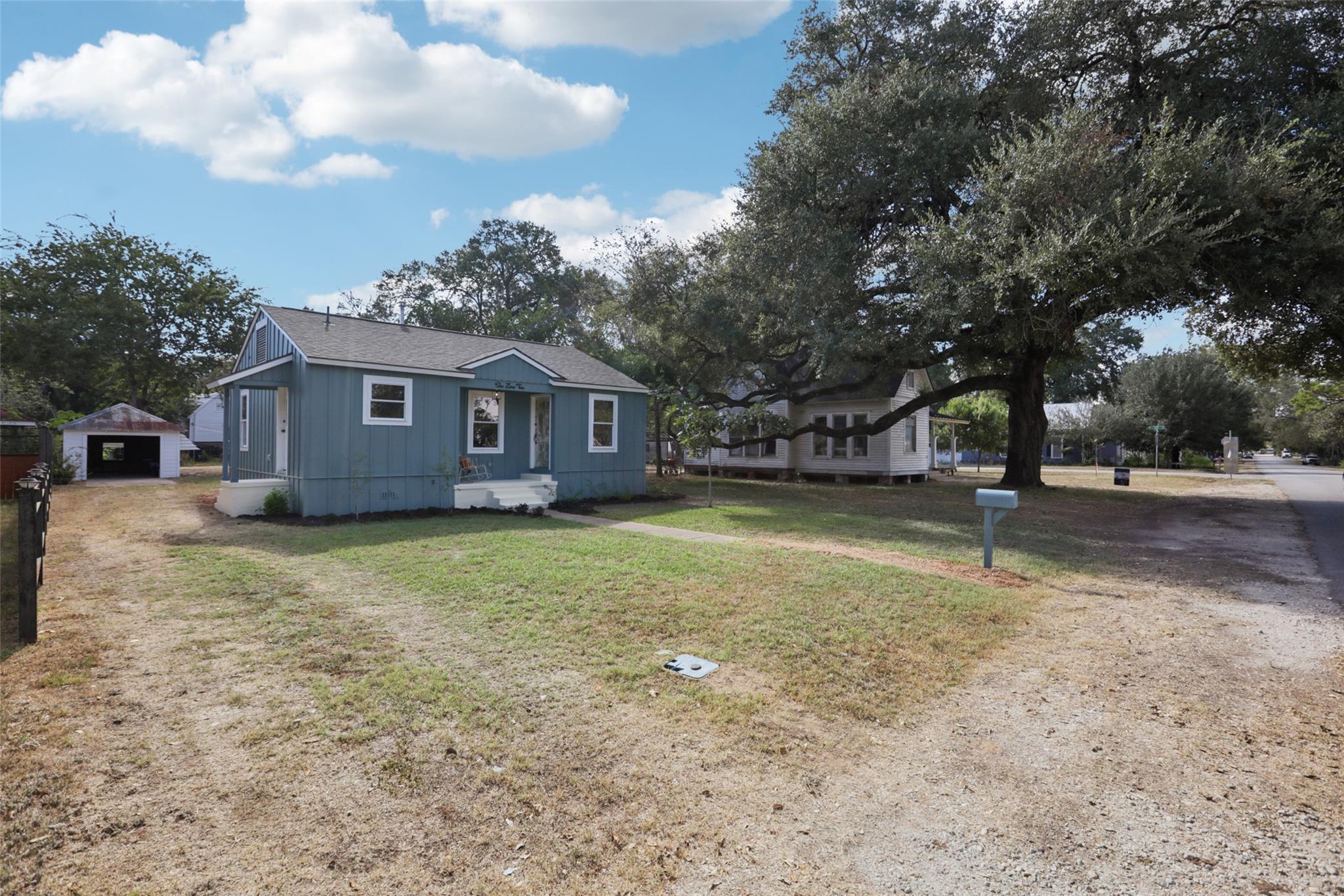 602 Short St, Smithville, TX 78957
