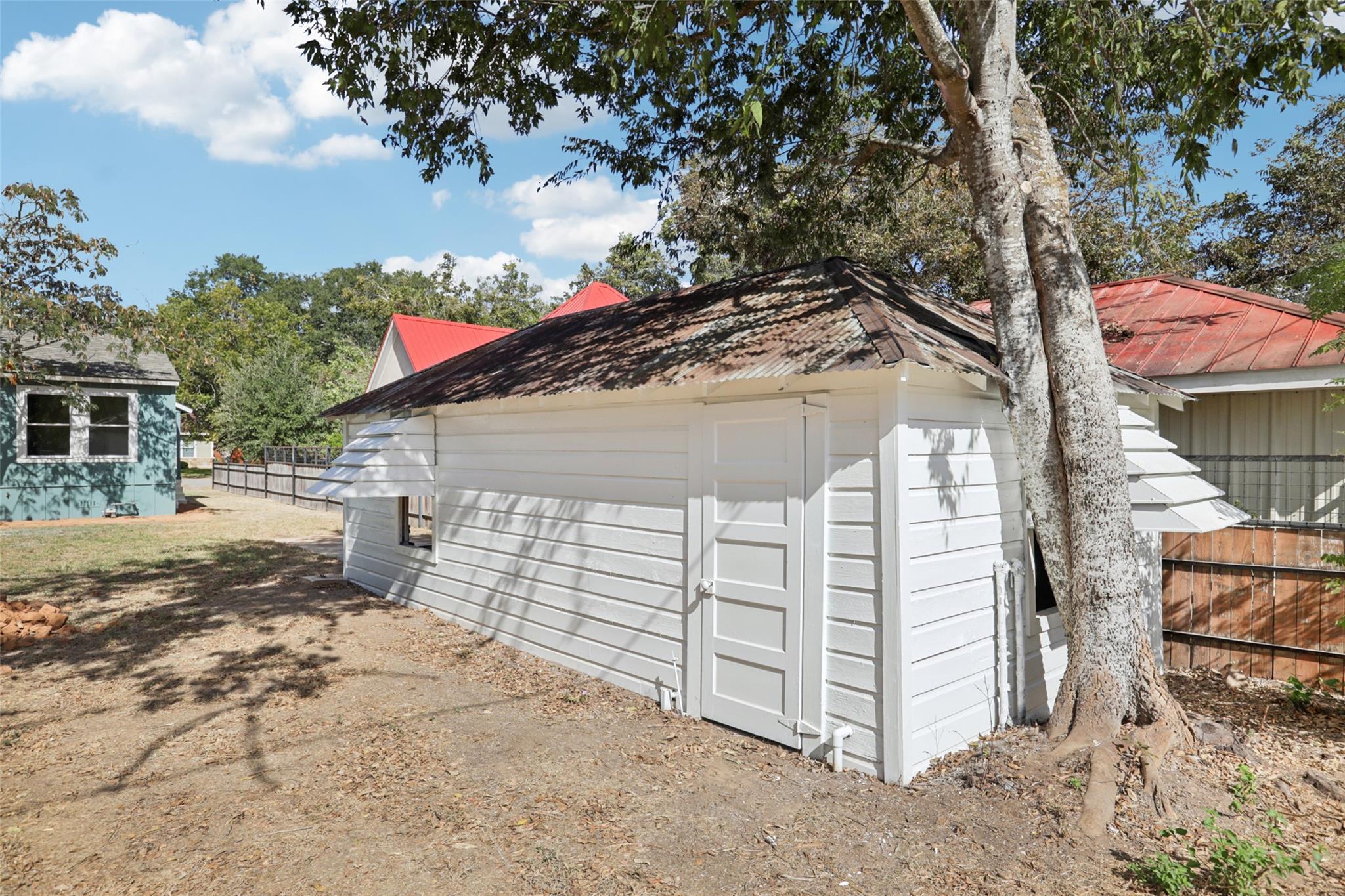 602 Short St, Smithville, TX 78957