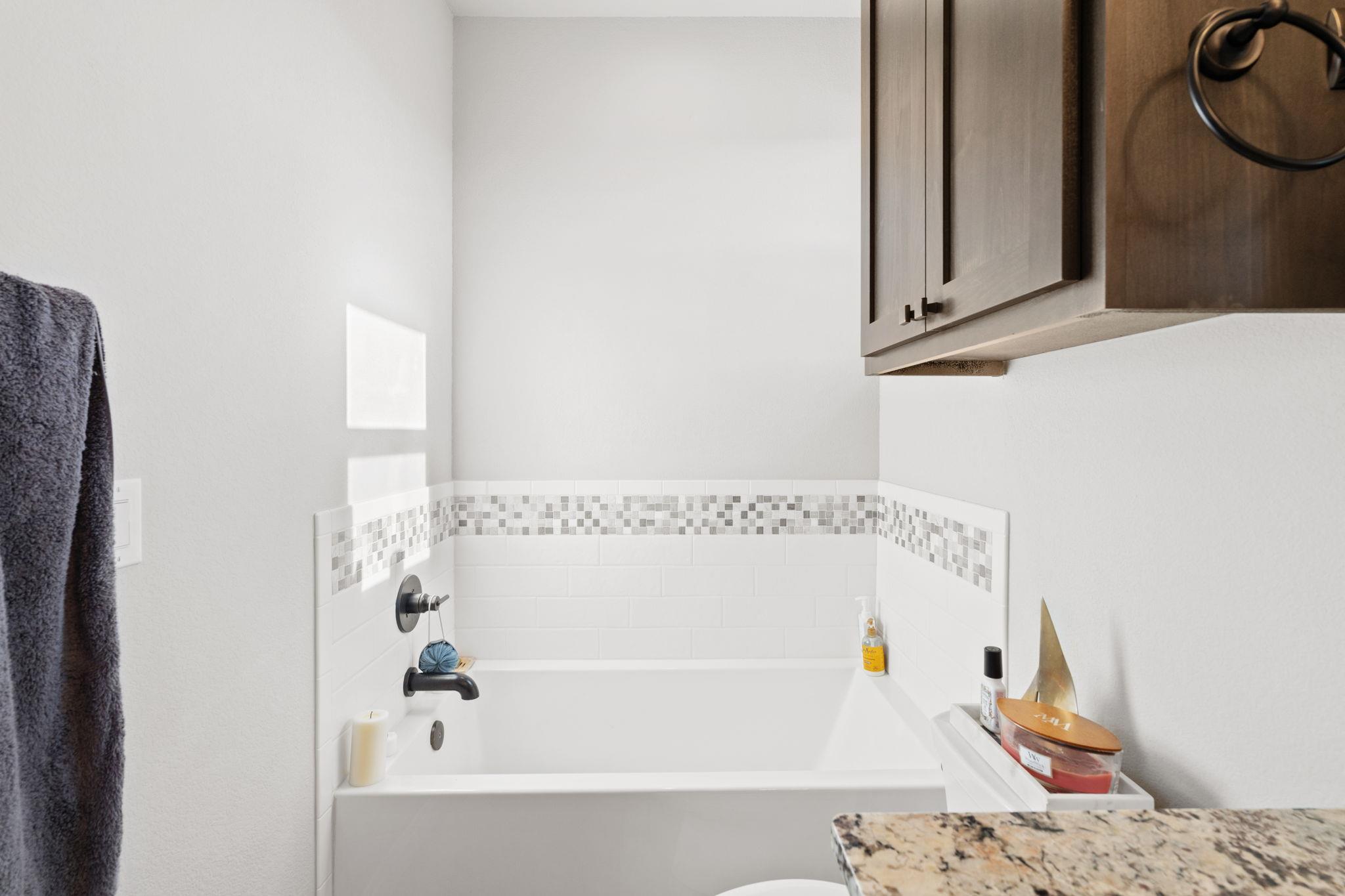 418 N Summit Ridge Dr N, Lago Vista, TX 78645