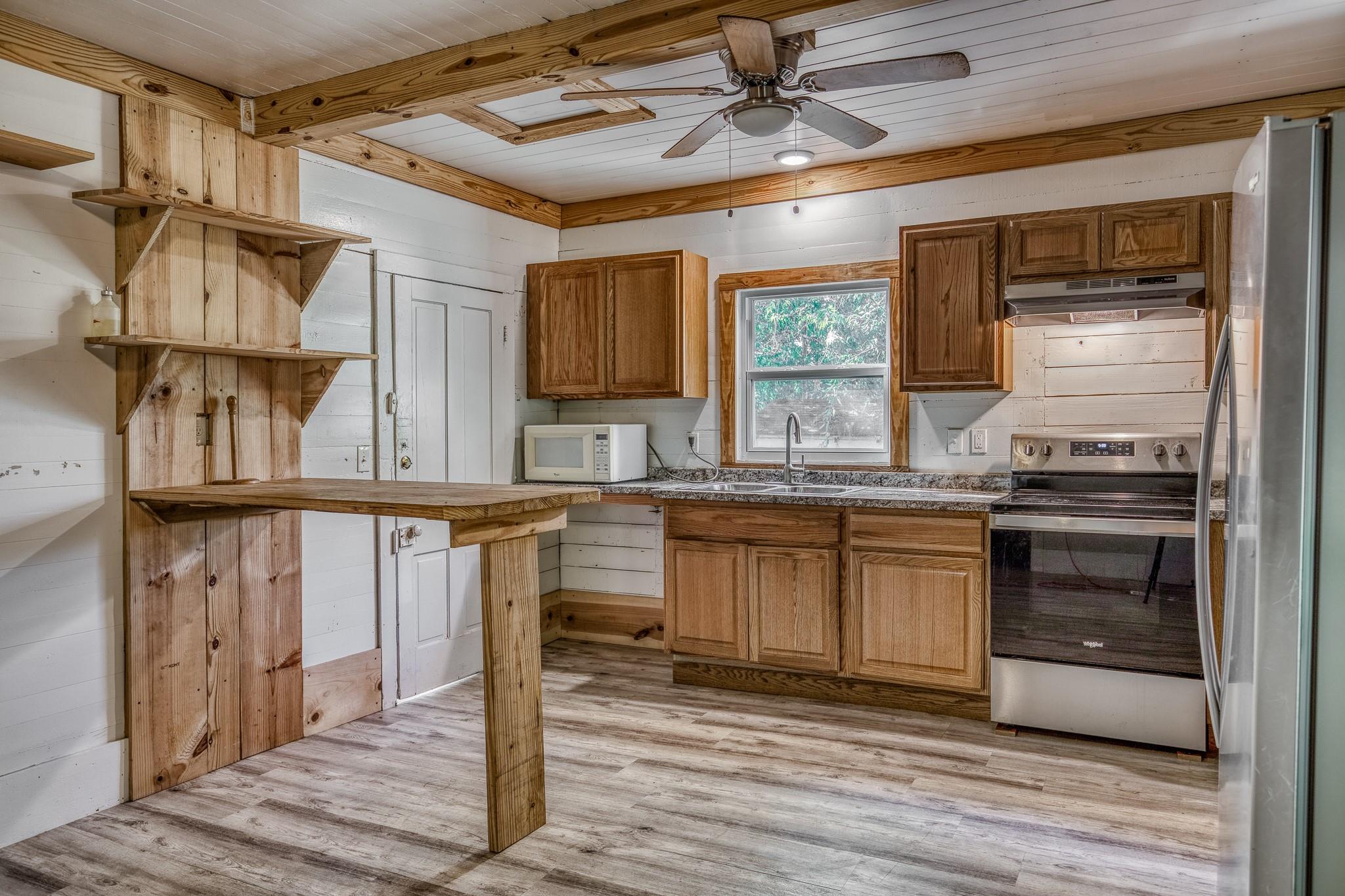 11235 Highway 159 W, Bellville, TX 77418