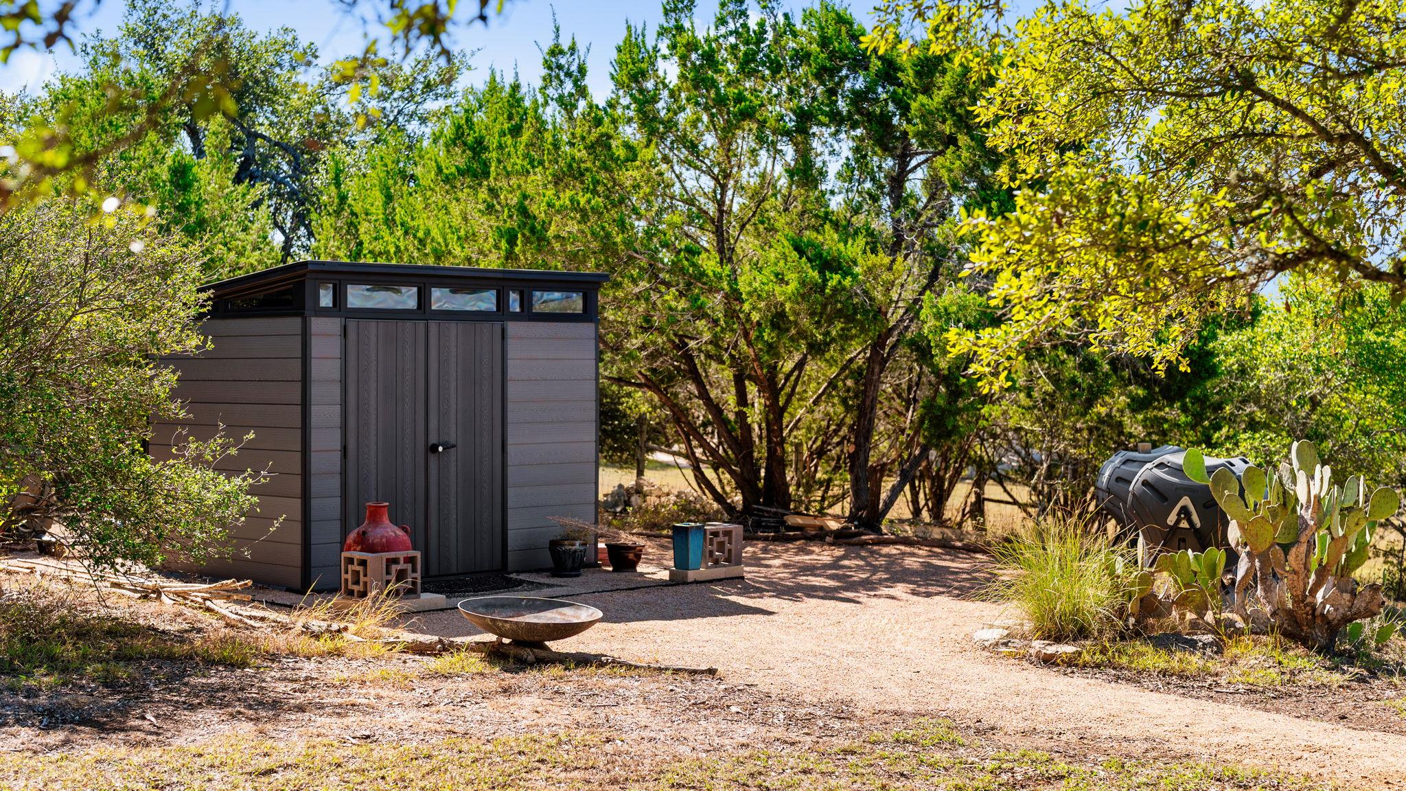 1010 Meadow Ridge Dr, Dripping Springs, TX 78620