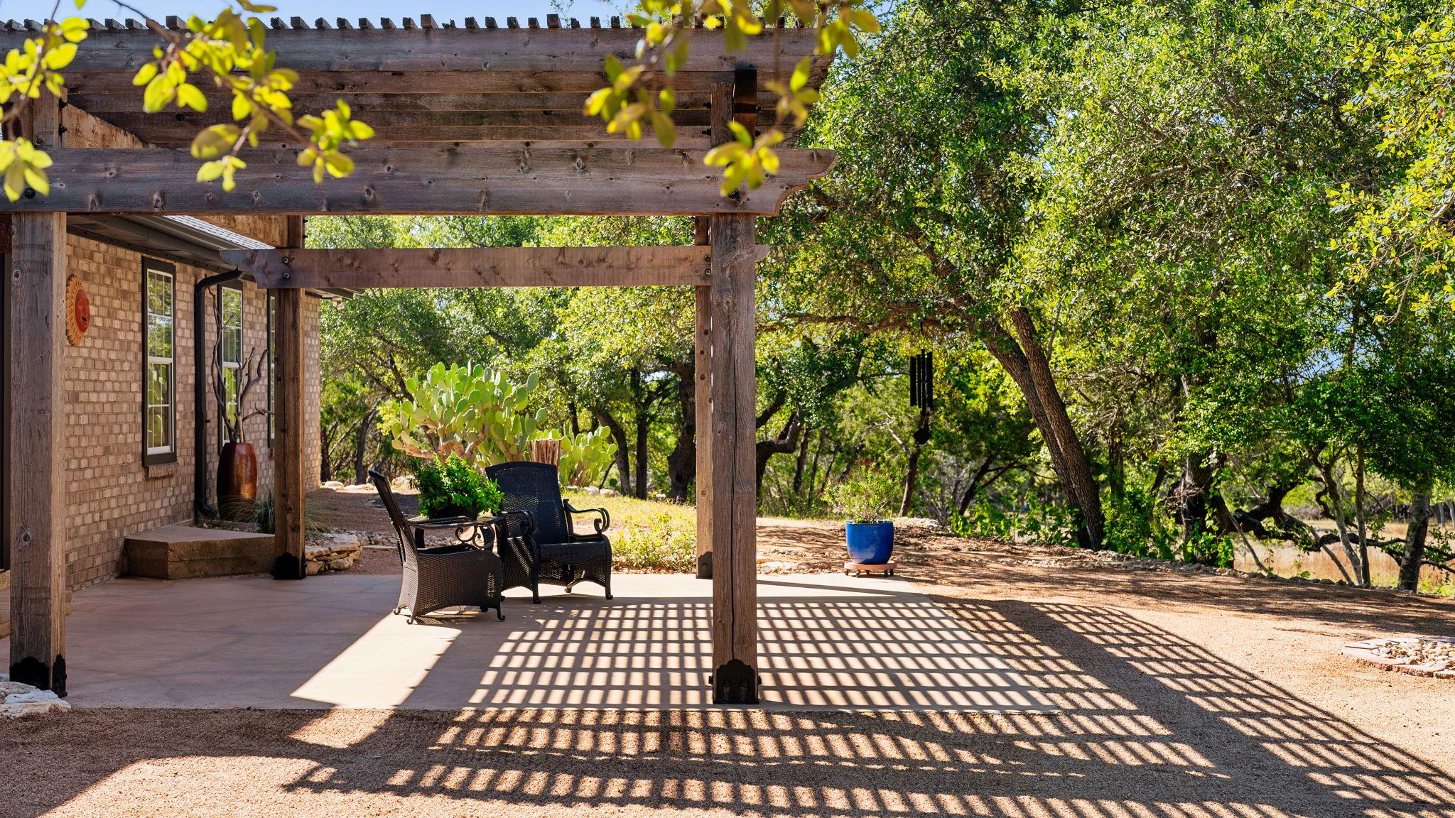 1010 Meadow Ridge Dr, Dripping Springs, TX 78620