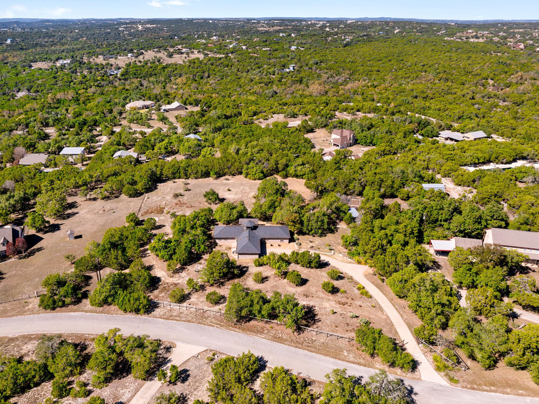 1010 Meadow Ridge Dr, Dripping Springs, TX 78620