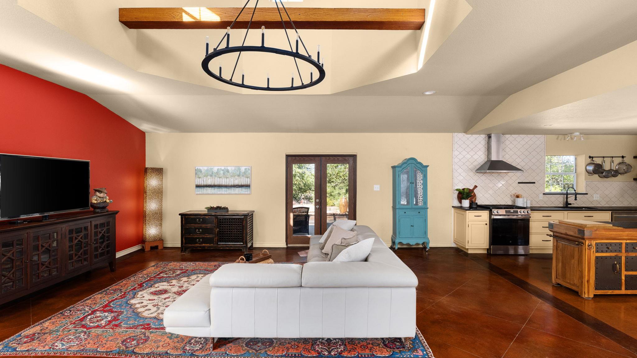 1010 Meadow Ridge Dr, Dripping Springs, TX 78620