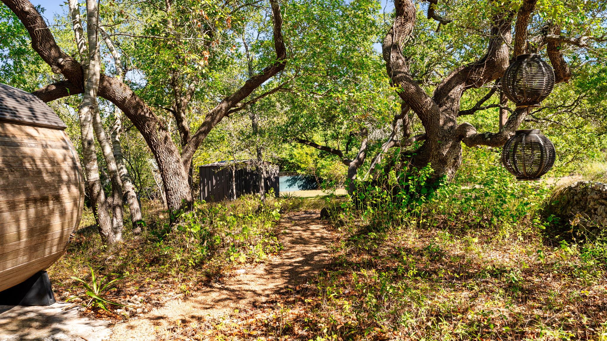 1010 Meadow Ridge Dr, Dripping Springs, TX 78620