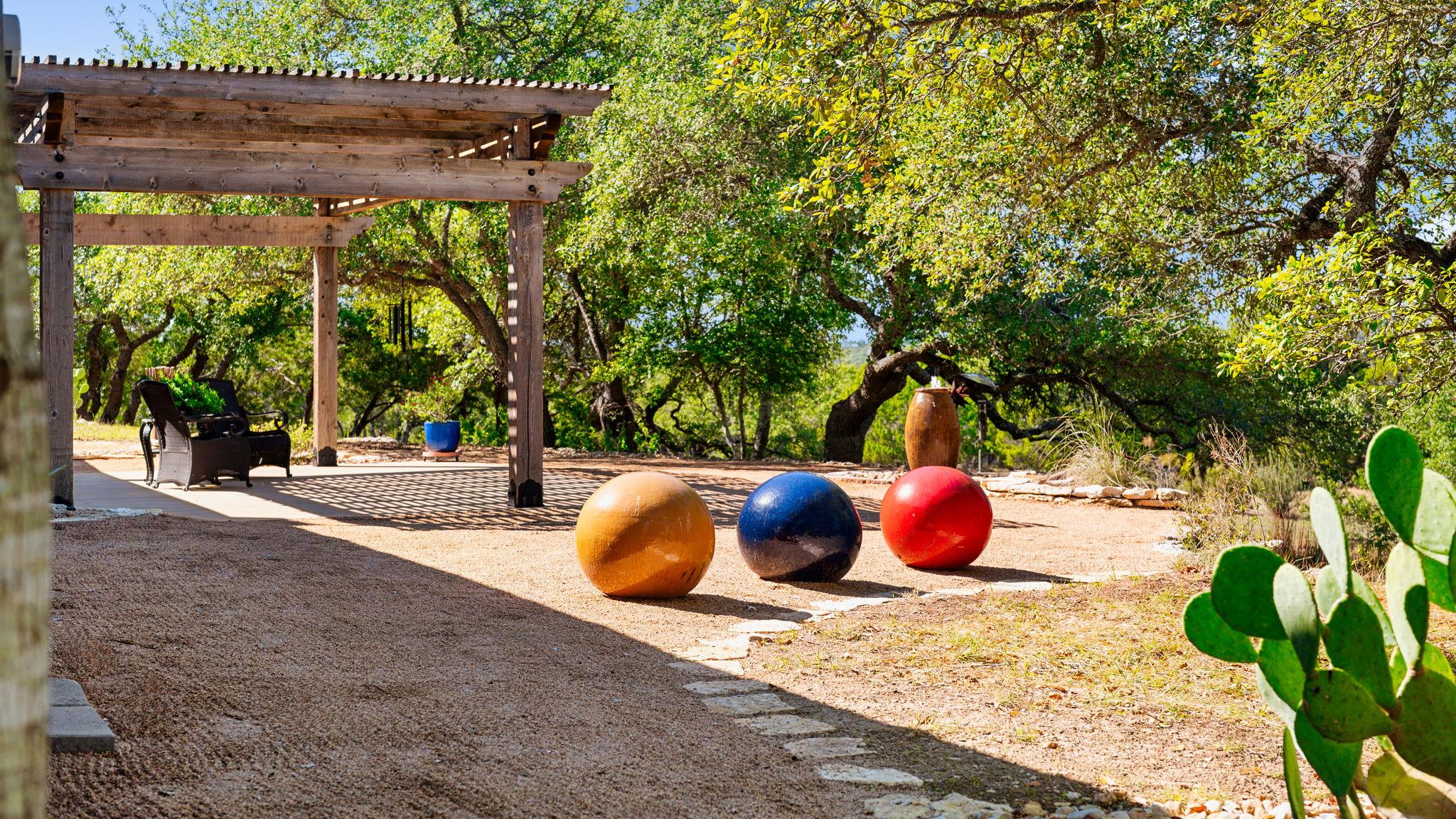 1010 Meadow Ridge Dr, Dripping Springs, TX 78620