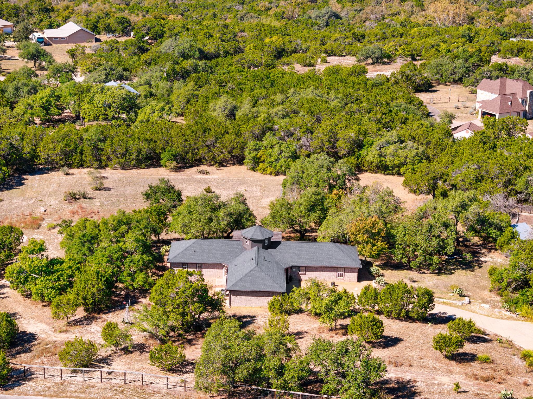 1010 Meadow Ridge Dr, Dripping Springs, TX 78620