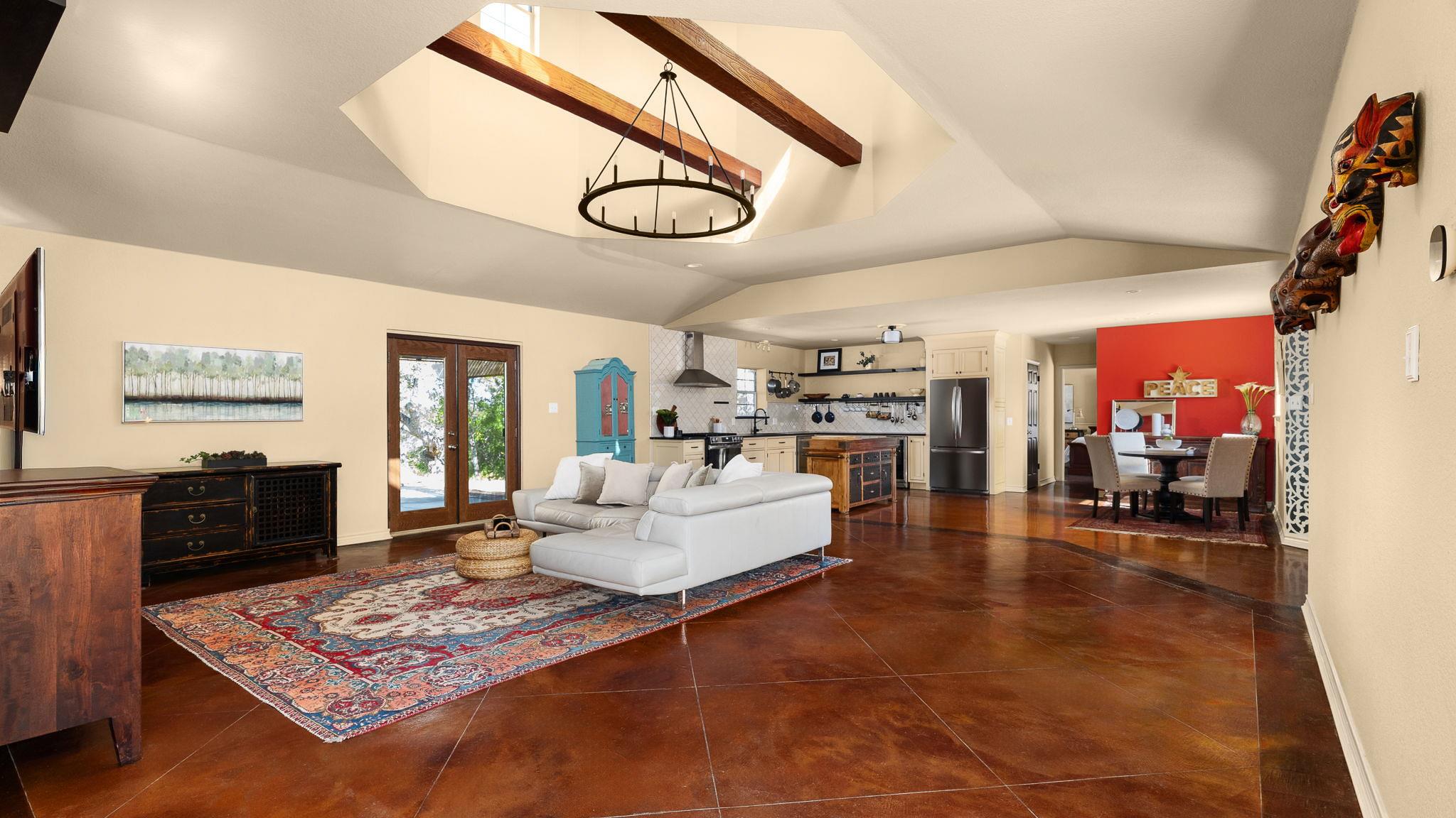 1010 Meadow Ridge Dr, Dripping Springs, TX 78620