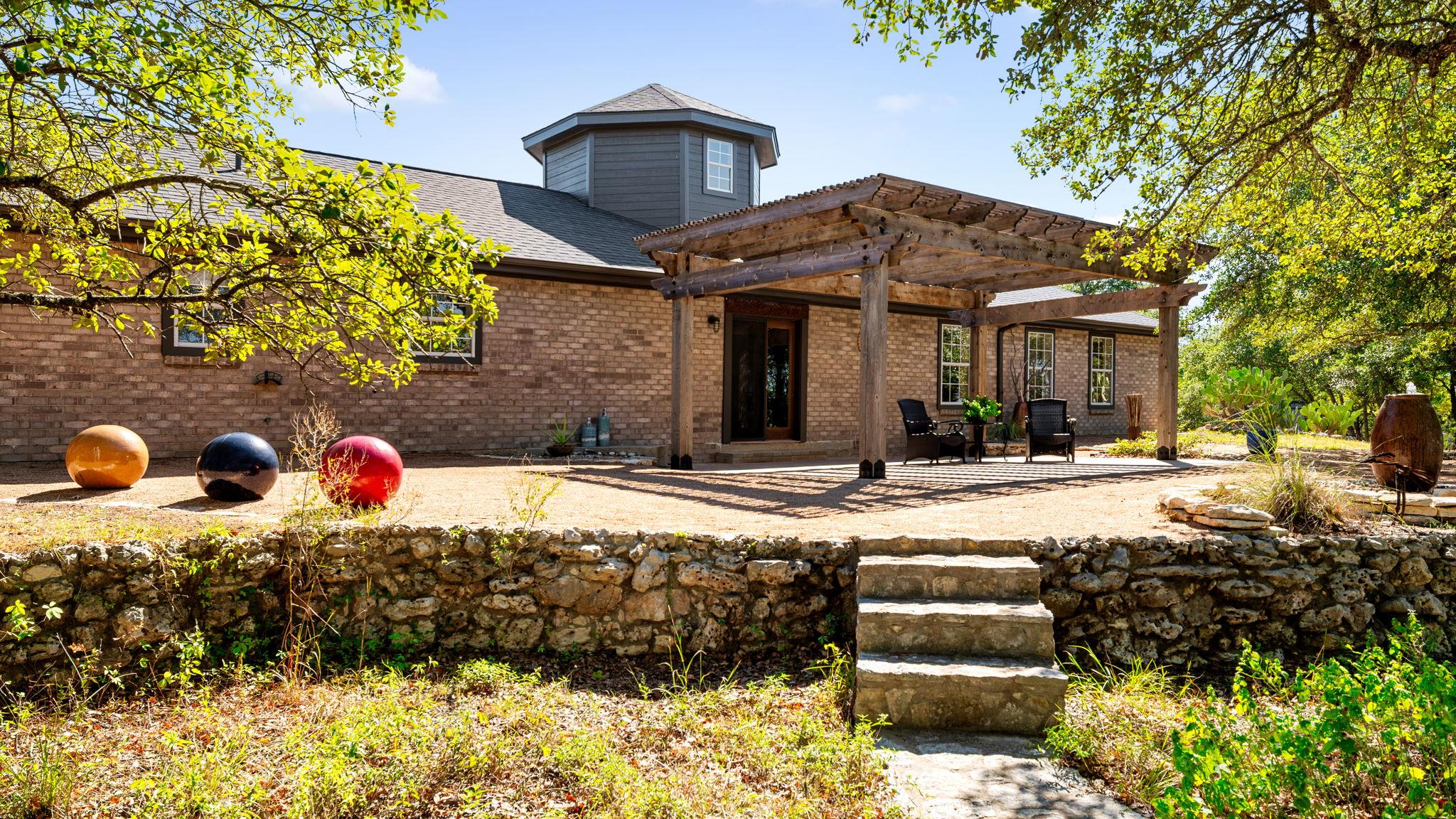 1010 Meadow Ridge Dr, Dripping Springs, TX 78620