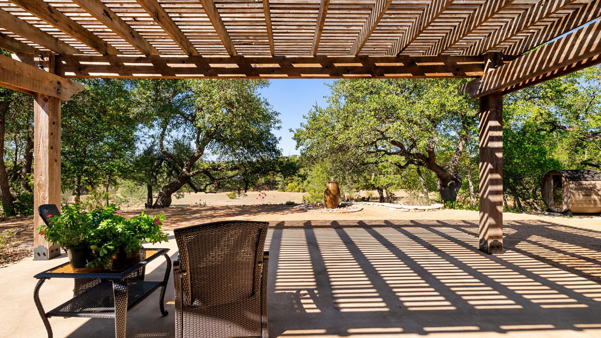 1010 Meadow Ridge Dr, Dripping Springs, TX 78620