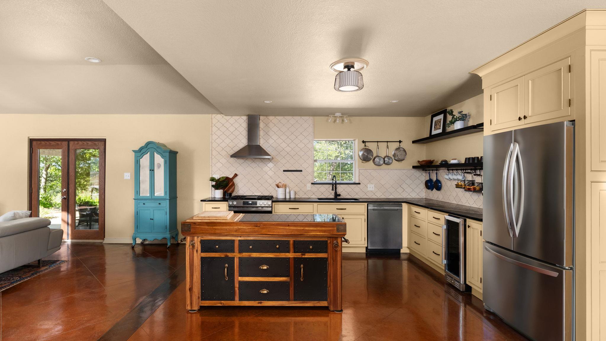 1010 Meadow Ridge Dr, Dripping Springs, TX 78620