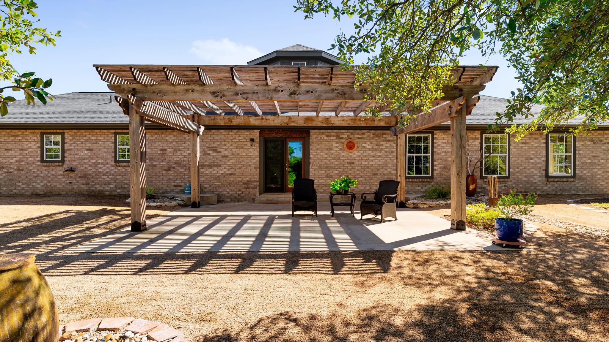 1010 Meadow Ridge Dr, Dripping Springs, TX 78620