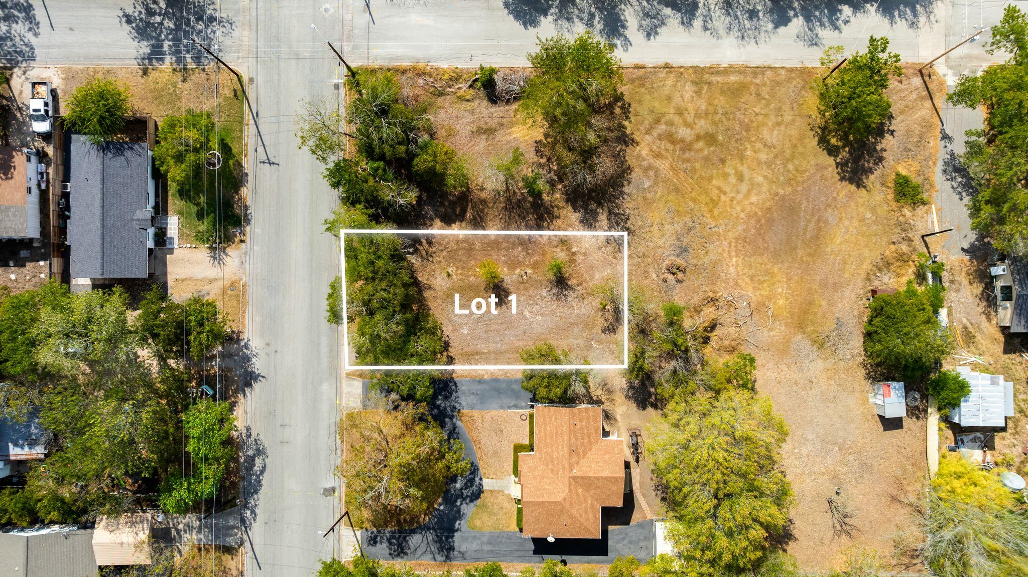 905 N Blanco St, Lockhart, TX 78644