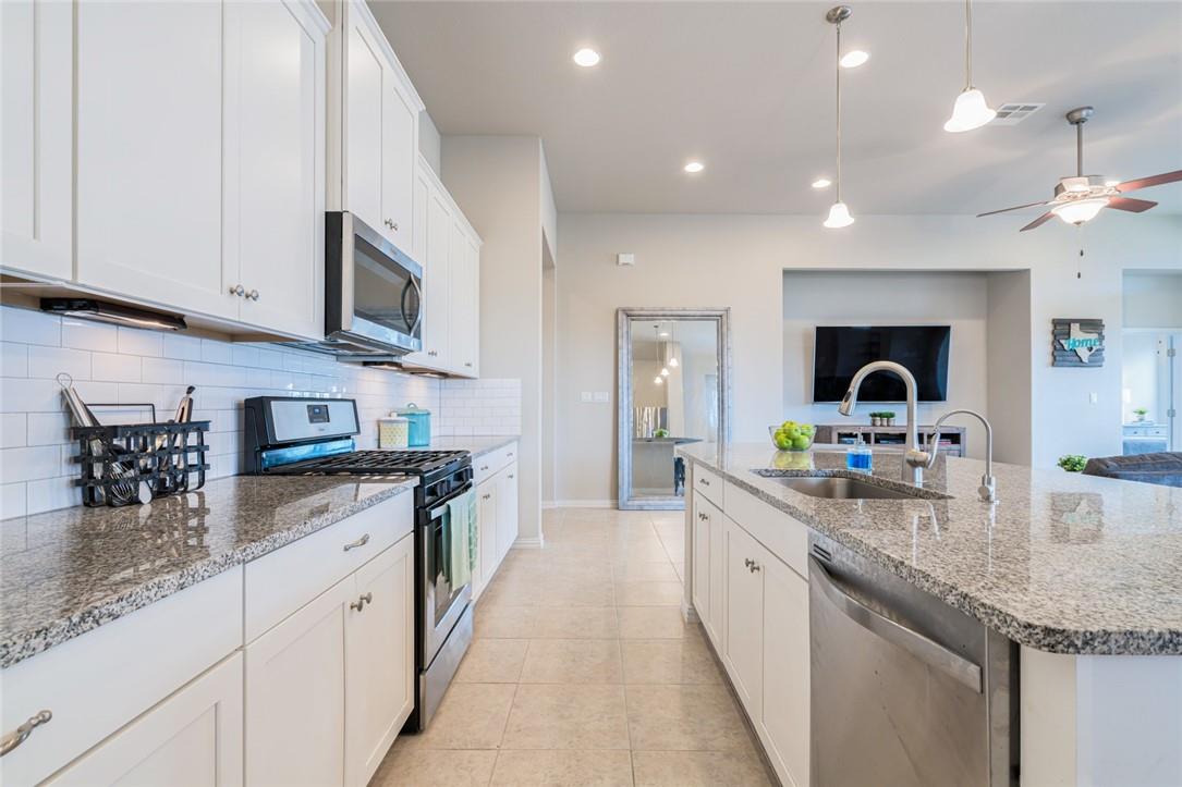 121 Fattoria Cv, Liberty Hill, TX 78642