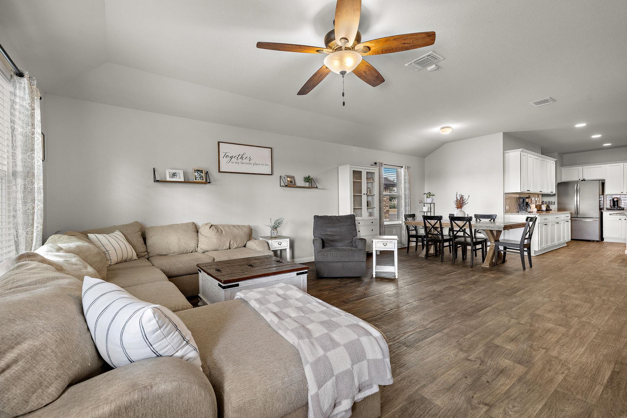 1006 Pembroke Ct, Hutto, TX 78634