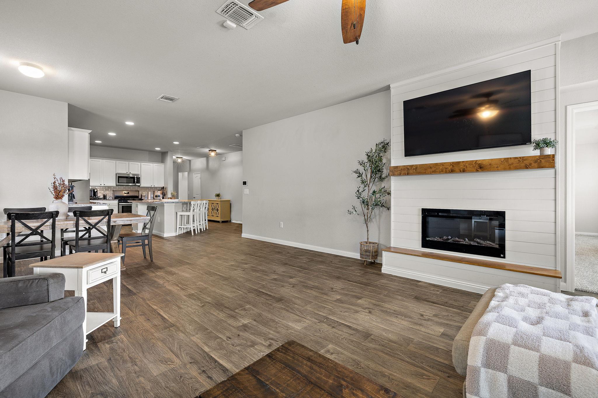 1006 Pembroke Ct, Hutto, TX 78634