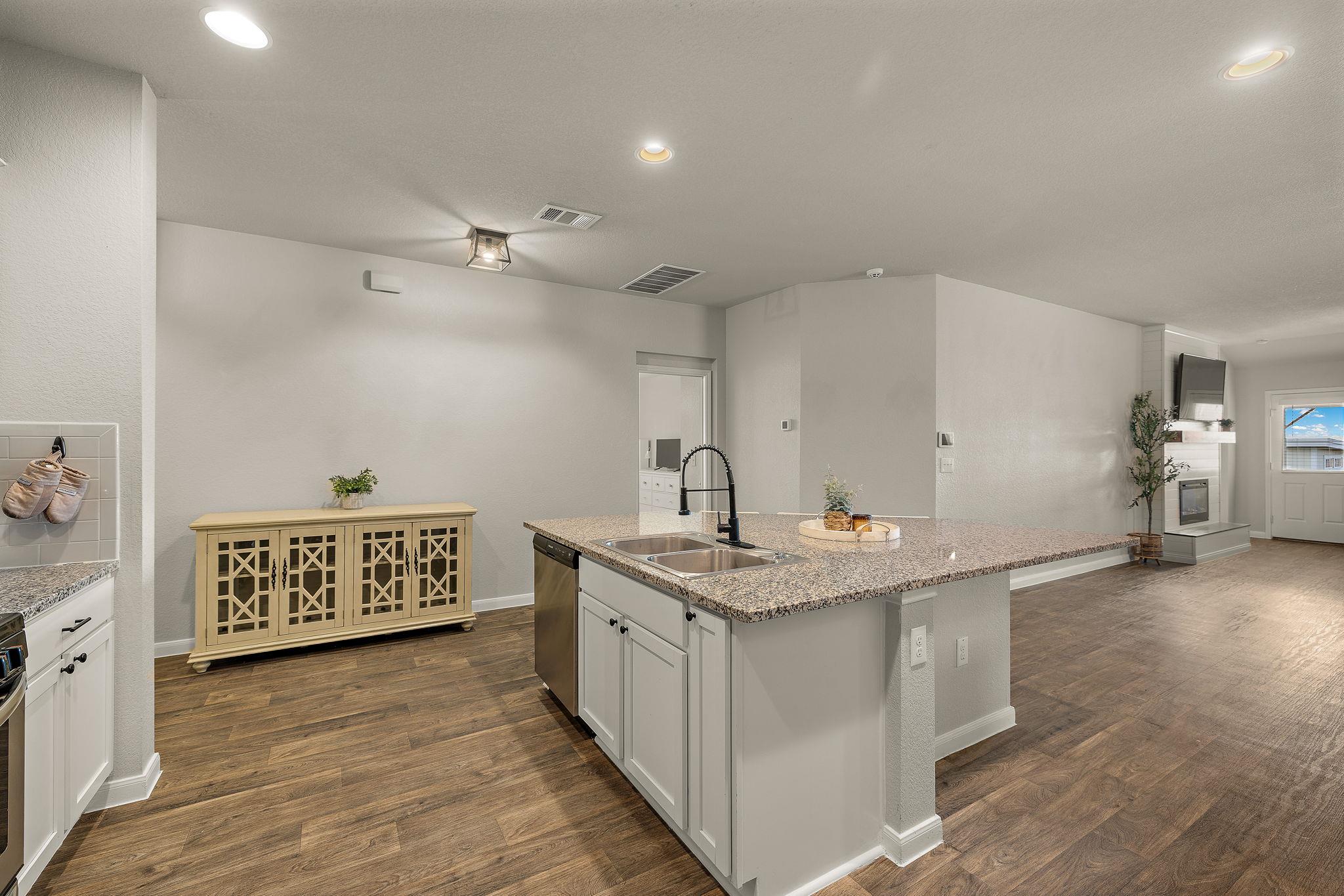 1006 Pembroke Ct, Hutto, TX 78634