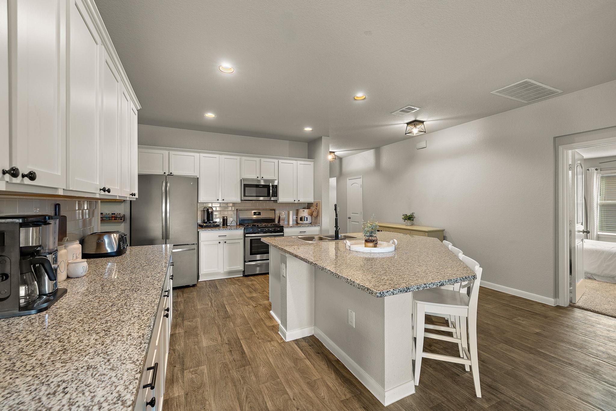 1006 Pembroke Ct, Hutto, TX 78634