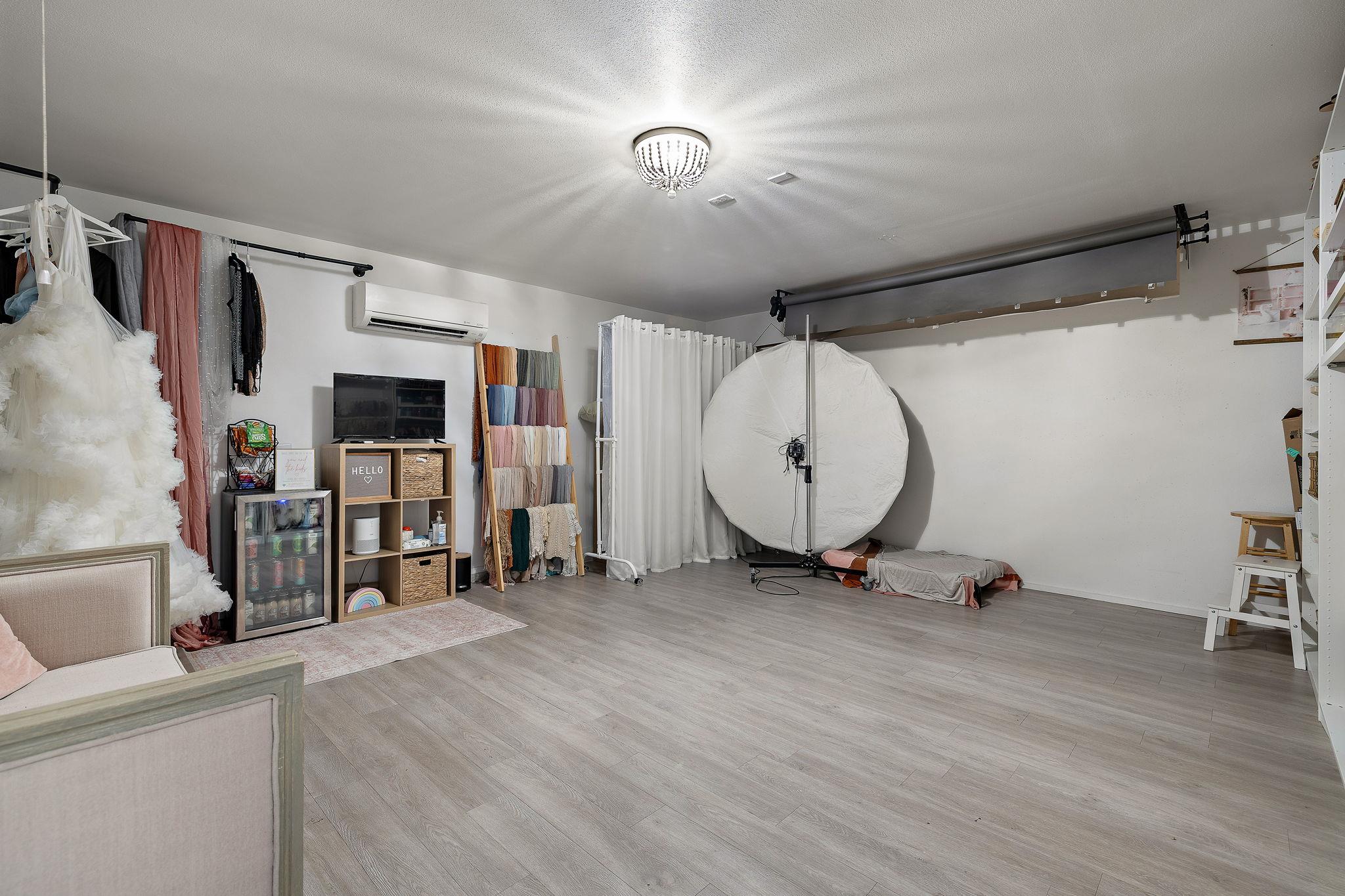 1006 Pembroke Ct, Hutto, TX 78634