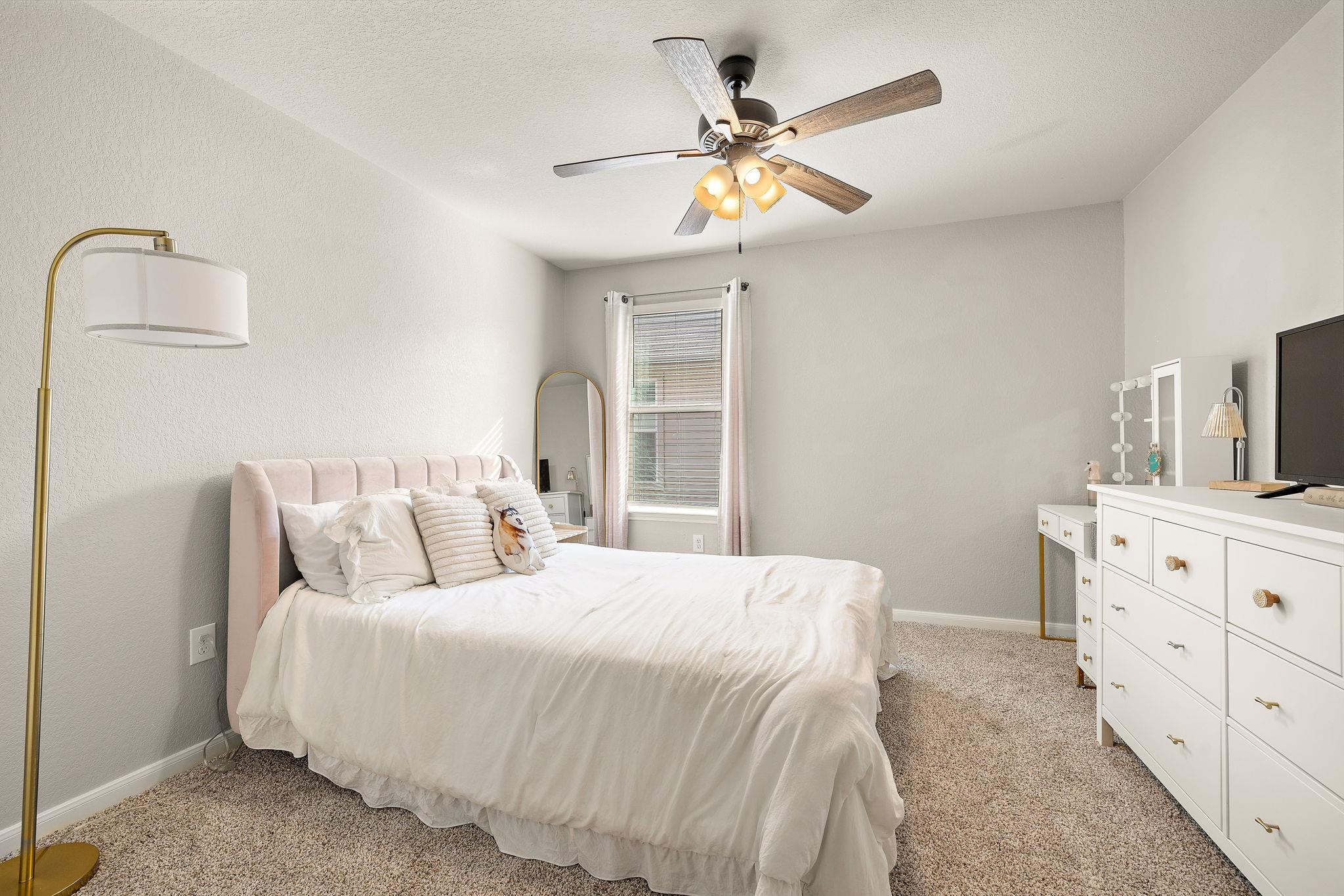 1006 Pembroke Ct, Hutto, TX 78634