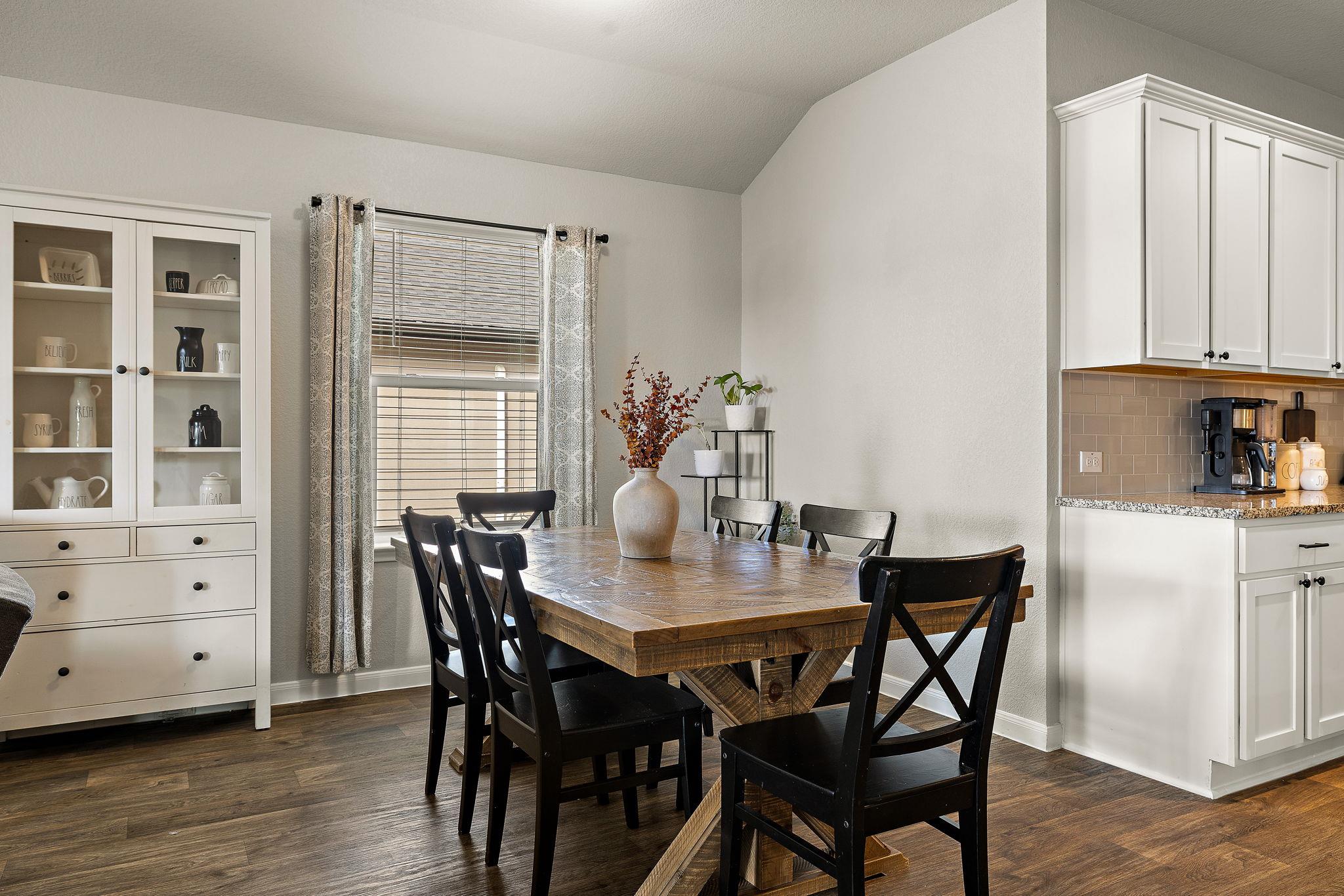 1006 Pembroke Ct, Hutto, TX 78634