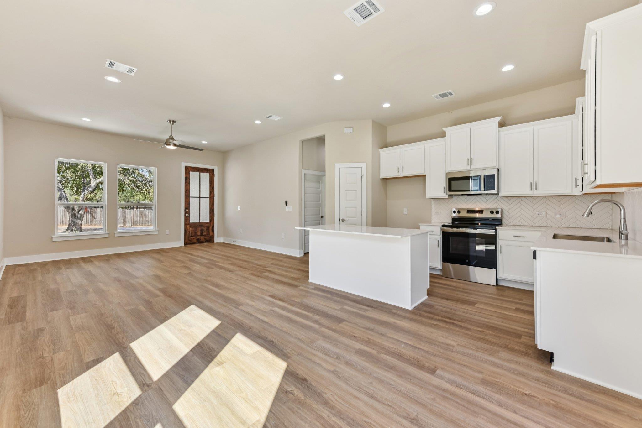 855 Cypress Ln, Cottonwood Shores, TX 78657