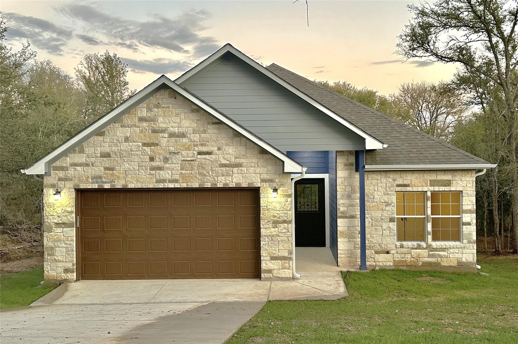 105 Diamond Head Dr, Bastrop, TX 78602