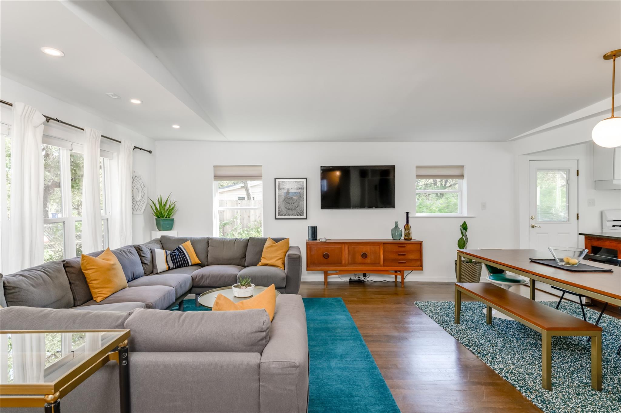 5323 Downs Dr, Austin, TX 78721