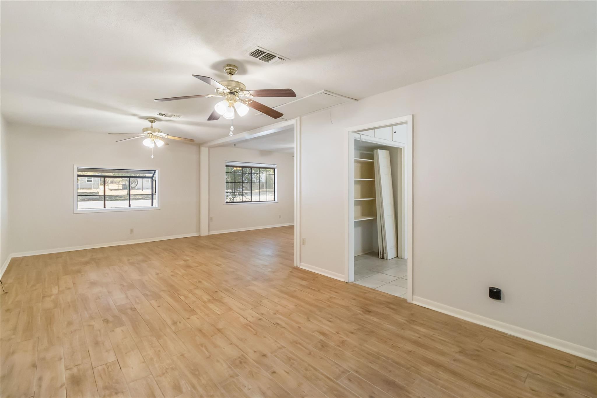 757 N Main St, La Grange, TX 78945