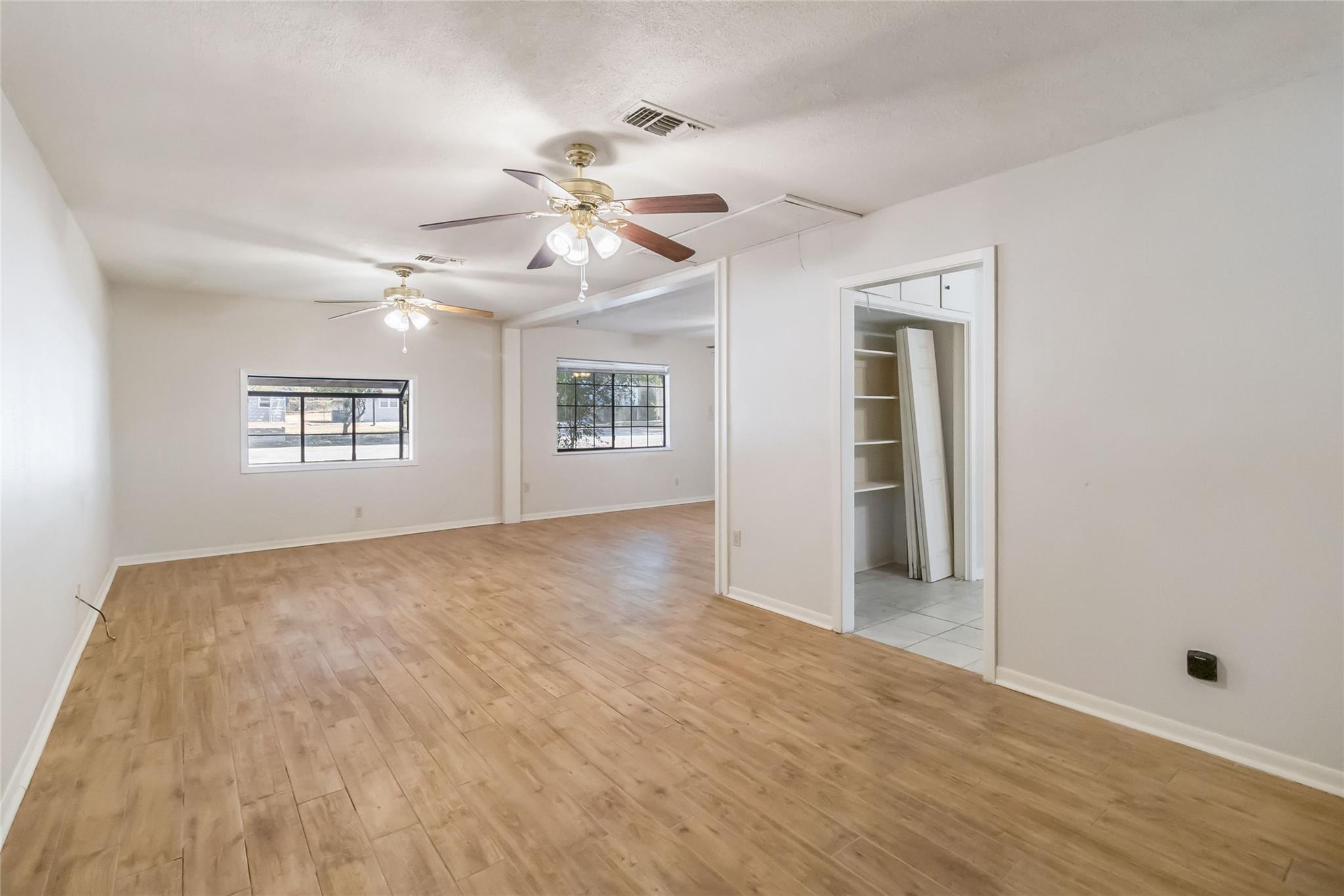 757 N Main St, La Grange, TX 78945